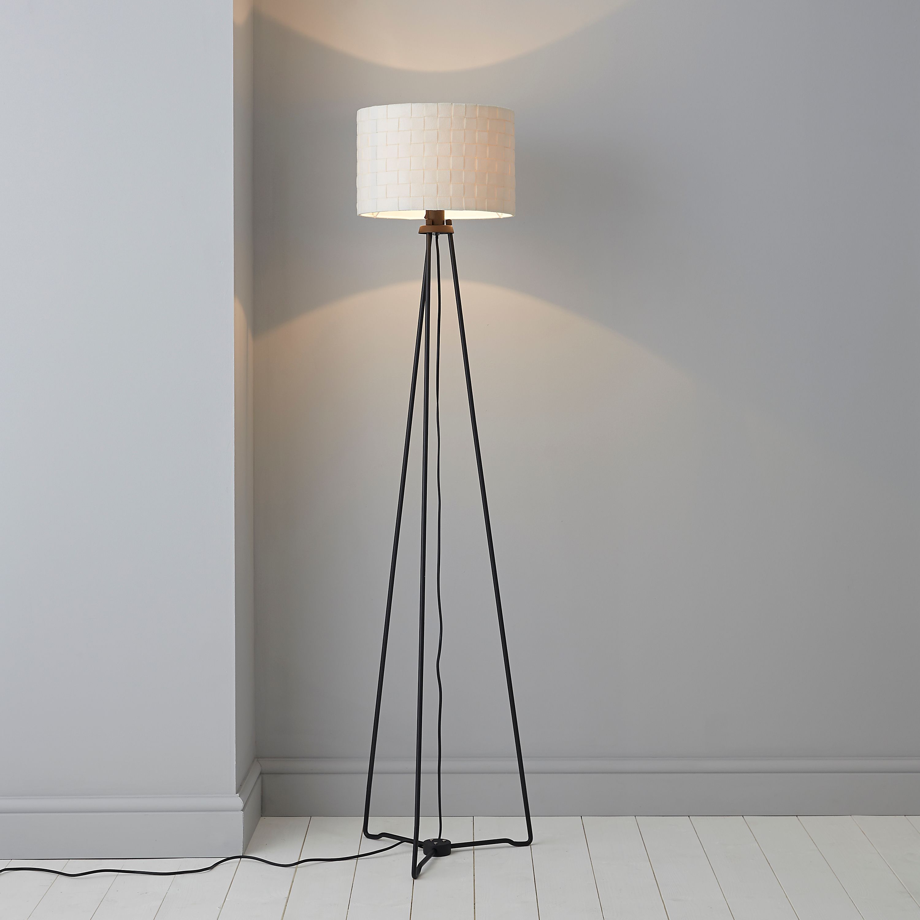 Black halogen deals floor lamp