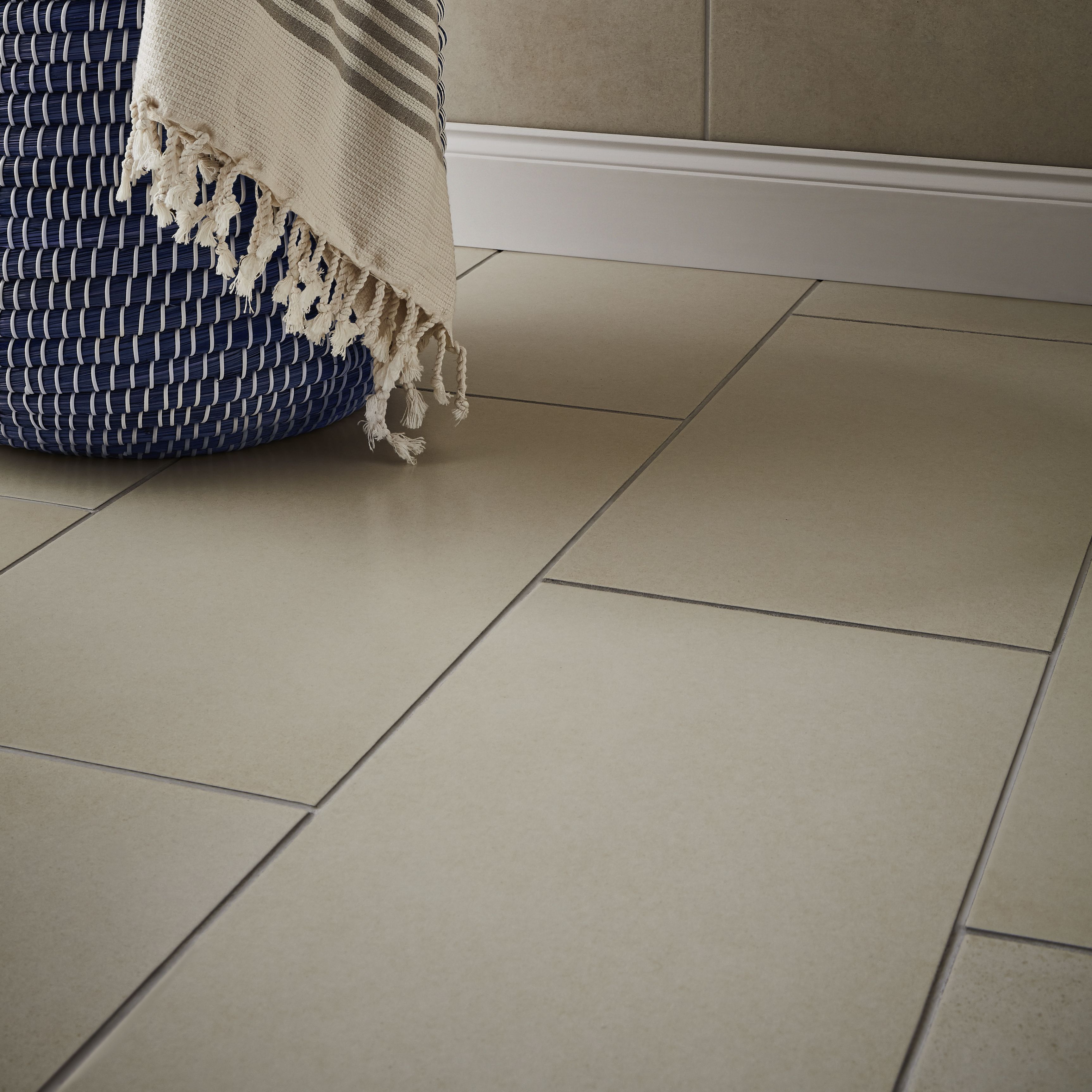 Colours Konkrete Ivory Matt Modern Concrete effect Porcelain Indoor Wall & floor tile, Pack of 8, (L)307mm (W)617mm