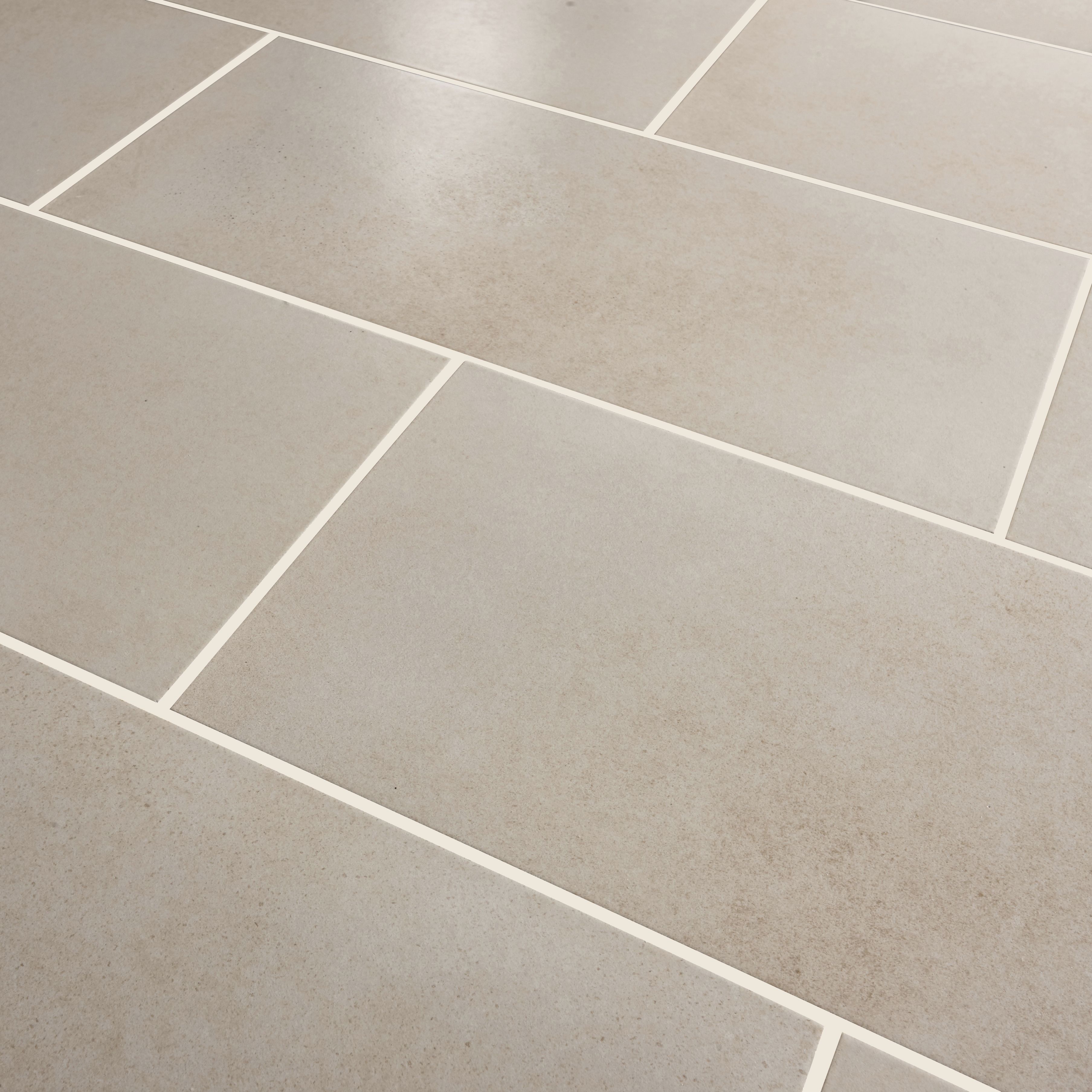 Colours Konkrete Ivory Matt Modern Concrete effect Porcelain Indoor Wall & floor tile, Pack of 8, (L)307mm (W)617mm