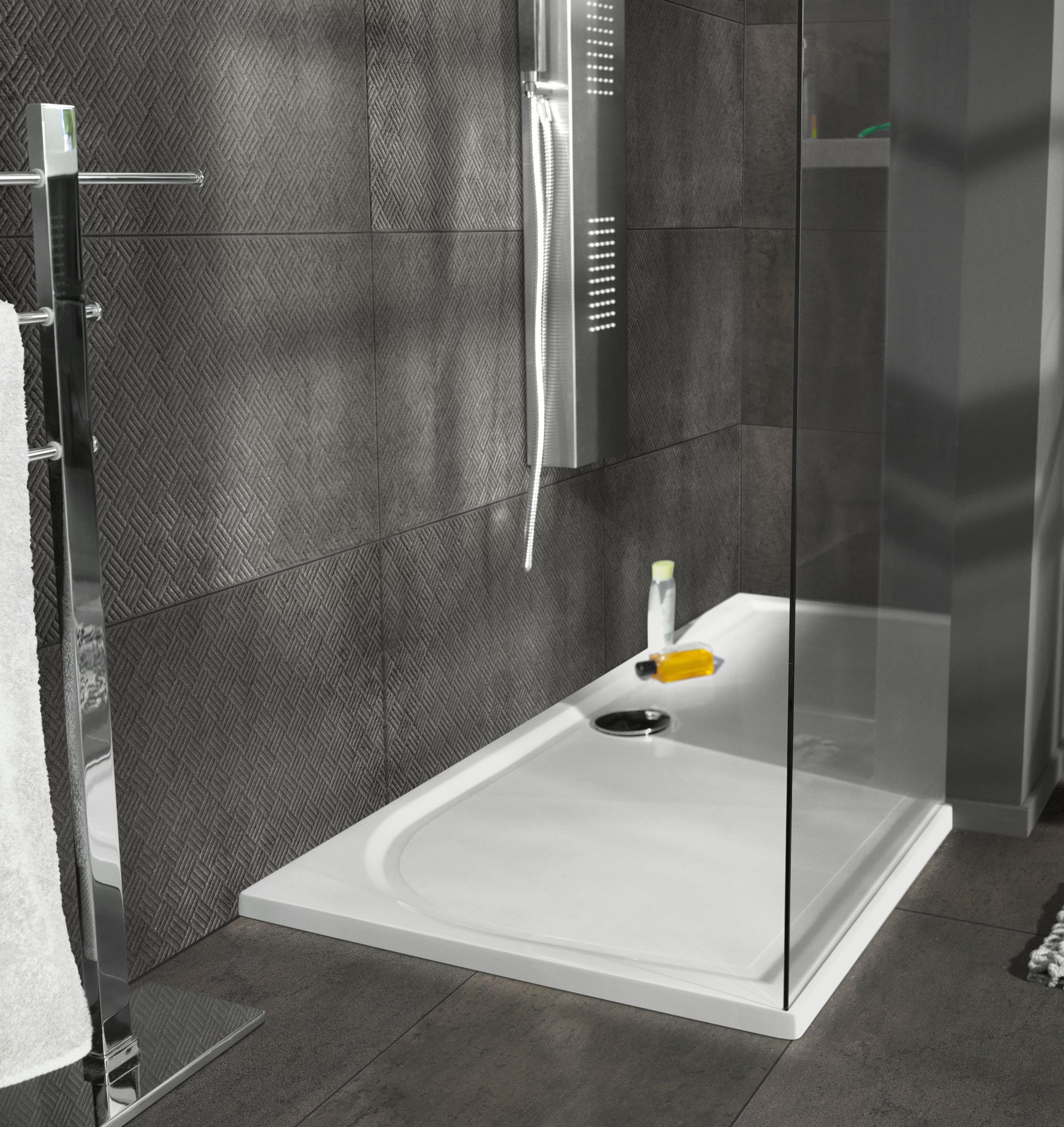 Colours Metalized Grey Concrete effect Porcelain Indoor Wall & floor tile, Pack of 6, (L)600mm (W)300mm