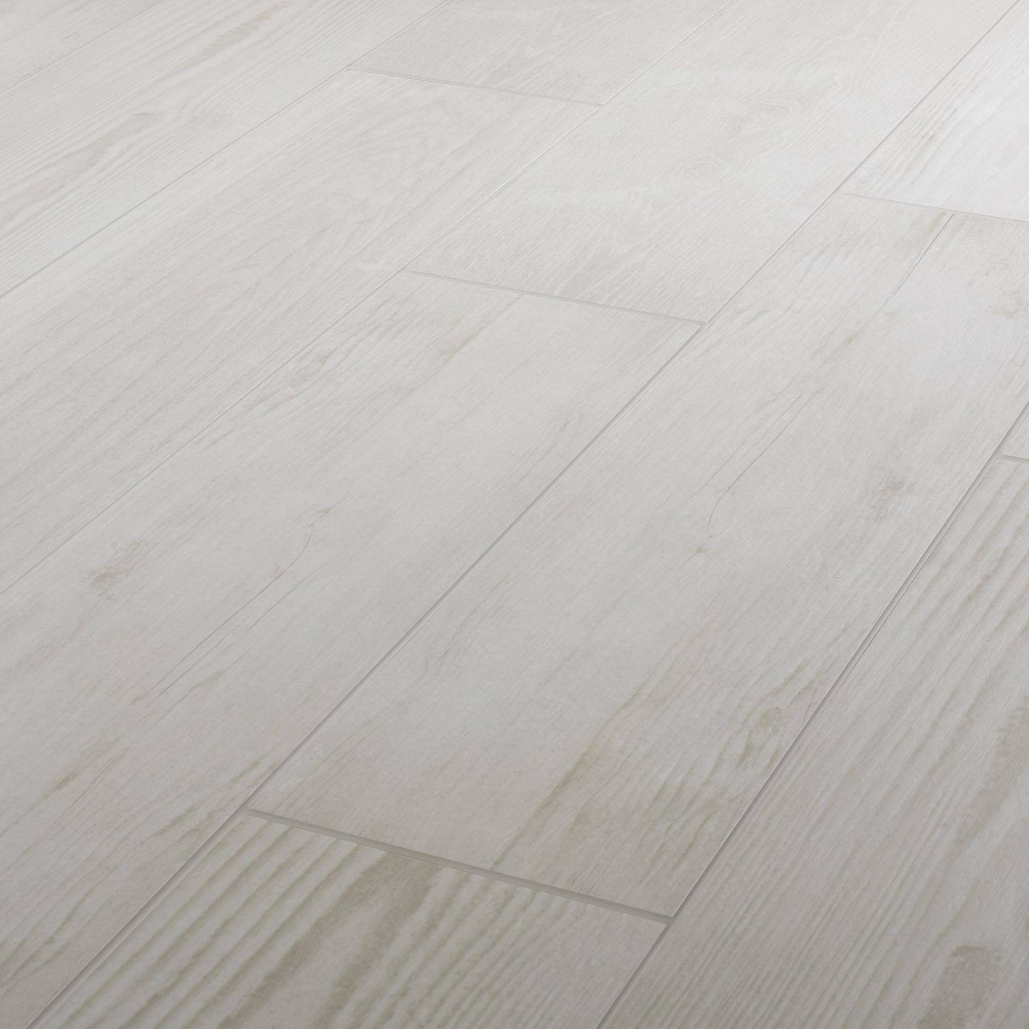 Colours Pine wood White Matt Wood effect Textured Porcelain Indoor Wall & floor Tile, (L)800mm (W)200mm, 1.28m²