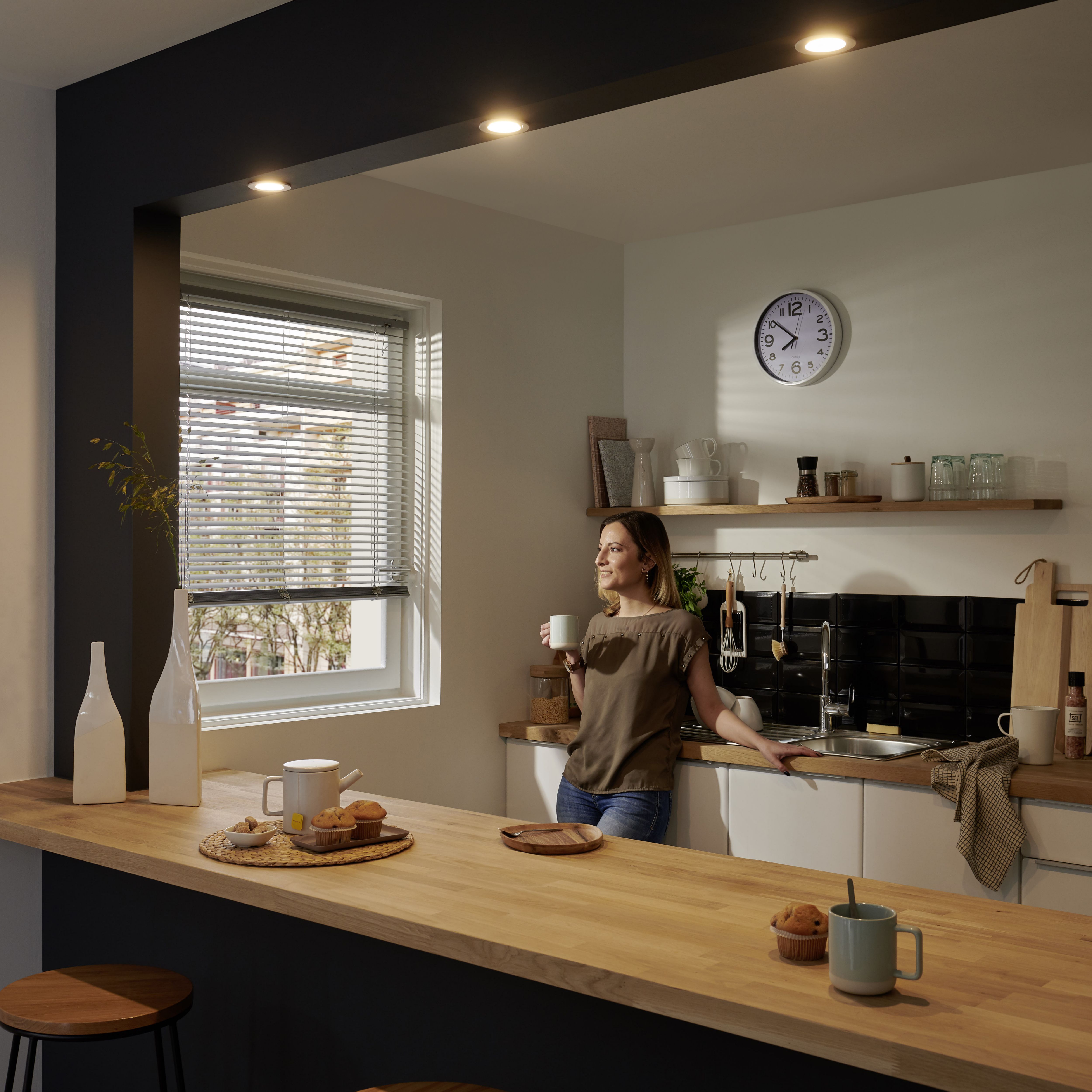 Colours Thorold Silver Chrome effect Non-adjustable LED Warm white & neutral white Downlight 8.1W IP20