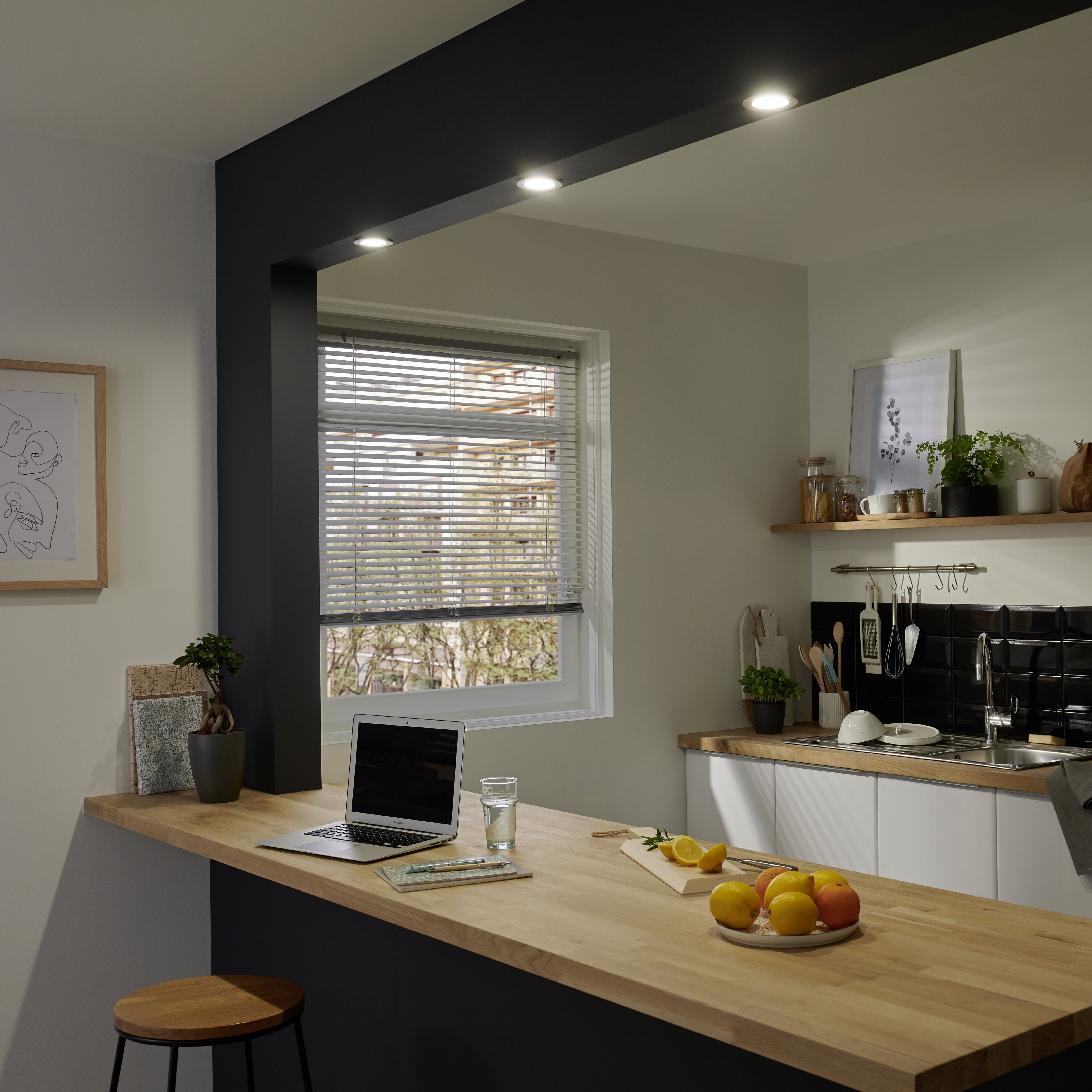 Colours Thorold Silver Chrome effect Non-adjustable LED Warm white & neutral white Downlight 8.1W IP20