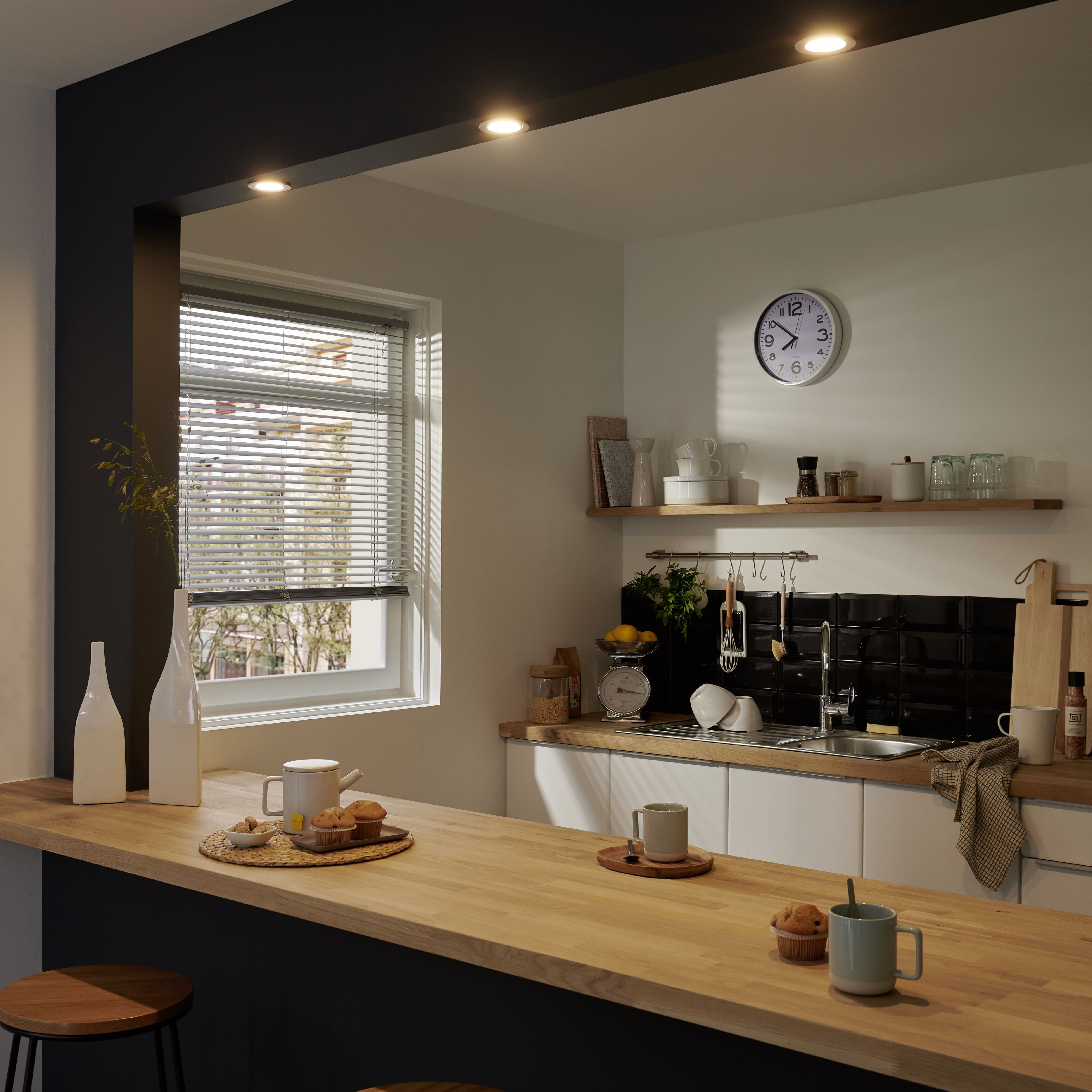 Colours Thorold Silver Chrome effect Non-adjustable LED Warm white & neutral white Downlight 8.1W IP20