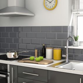 Colours Trentie Anthracite Gloss Metro Ceramic Indoor Wall Tile 40, (L)200mm (W)100mm