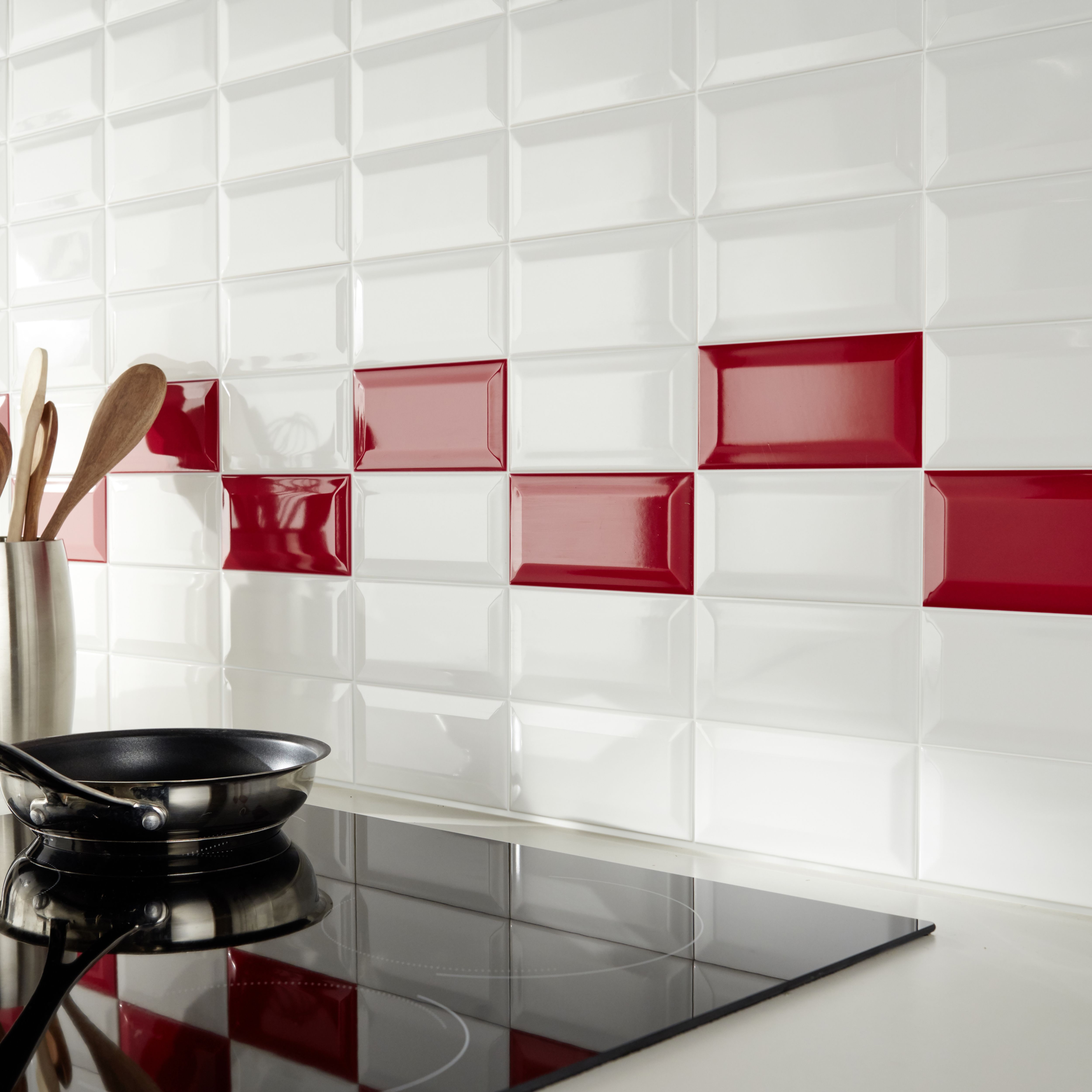 Colours Trentie Red Gloss Metro Ceramic Indoor Wall Tile, Pack of 40, (L)200mm (W)100mm
