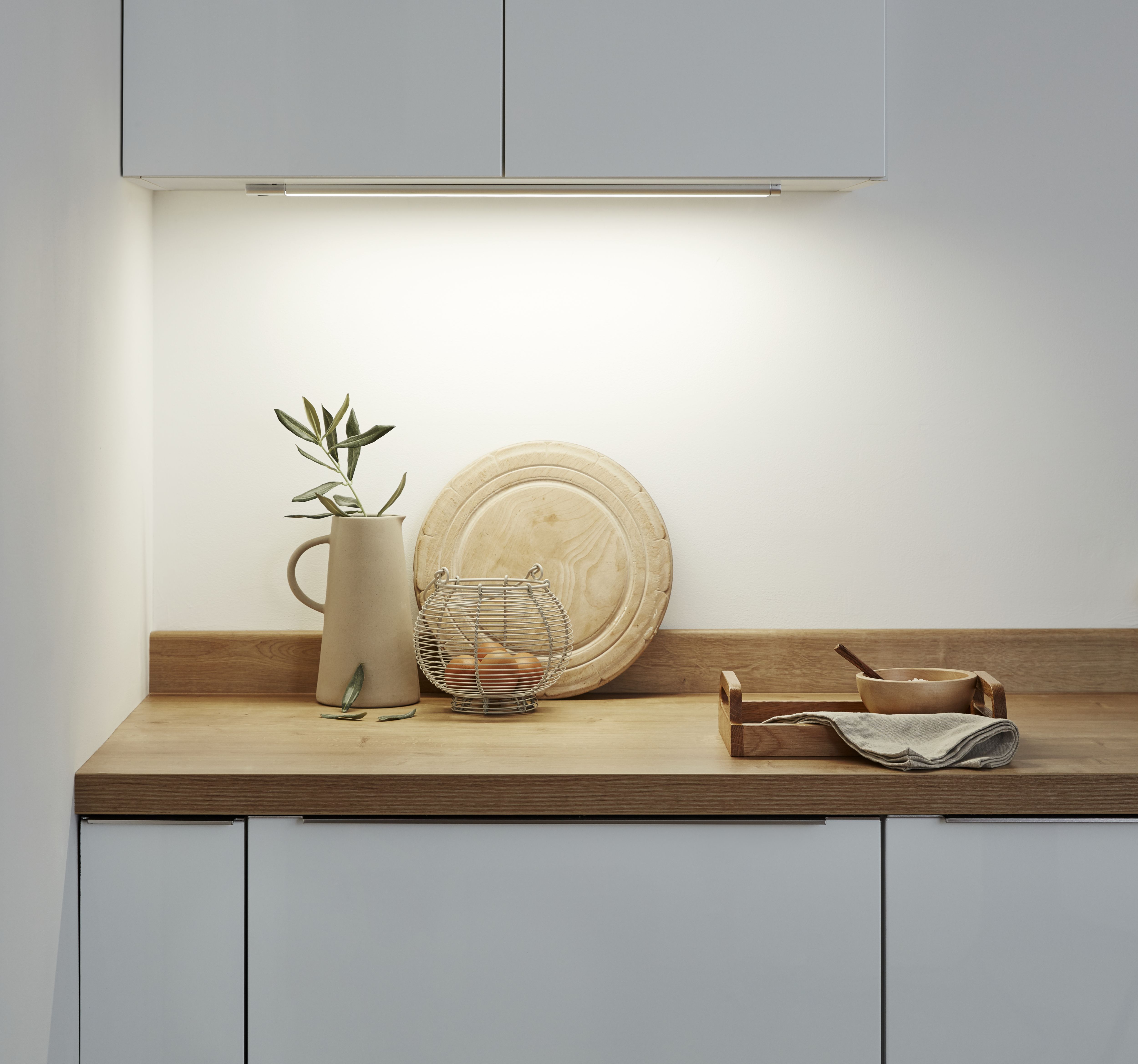 Colours Upha Silver effect Mains-powered LED Under cabinet light - IP20 (W)585mm