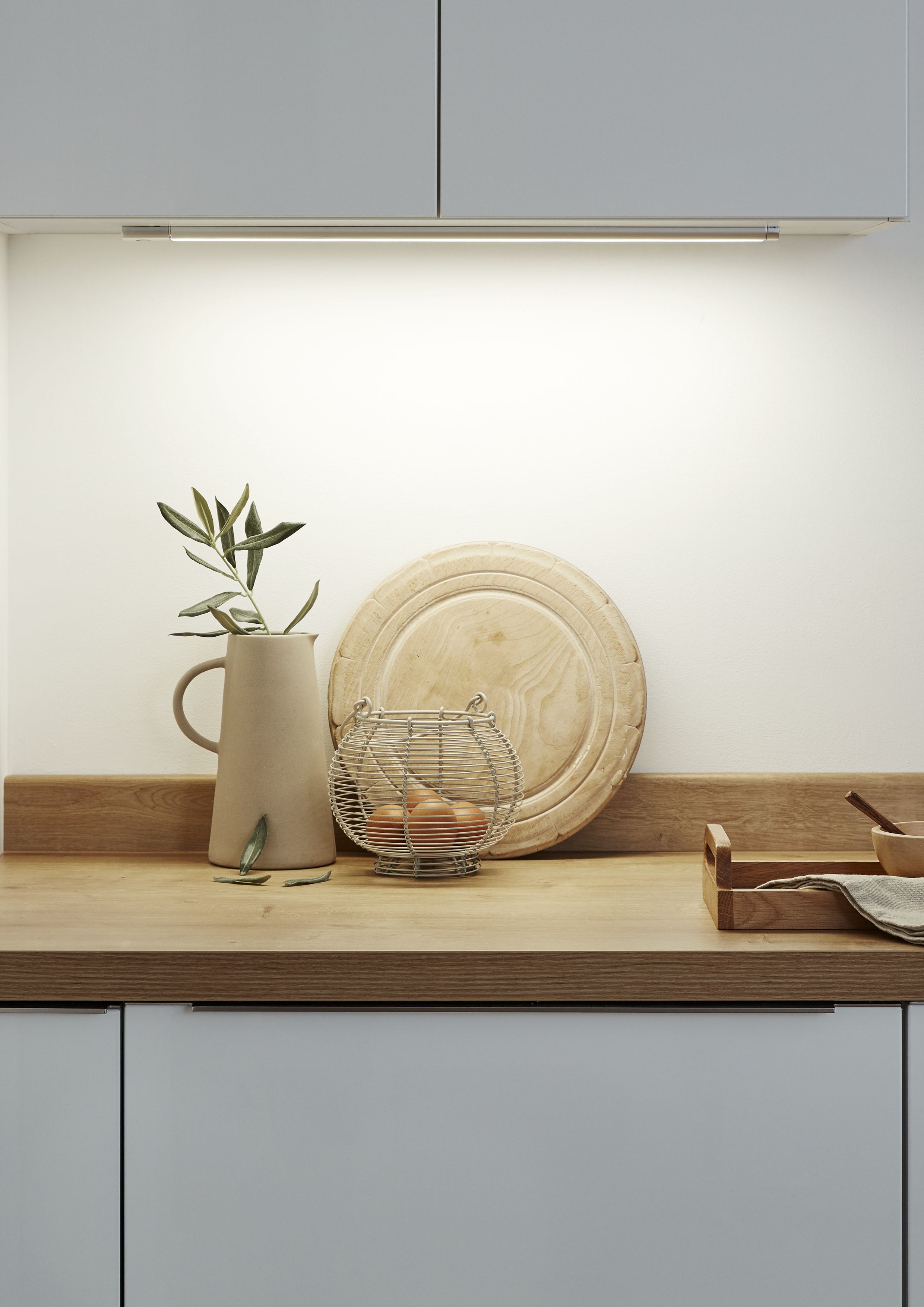 Colours Upha Silver effect Mains-powered LED Under cabinet light - IP20 (W)585mm