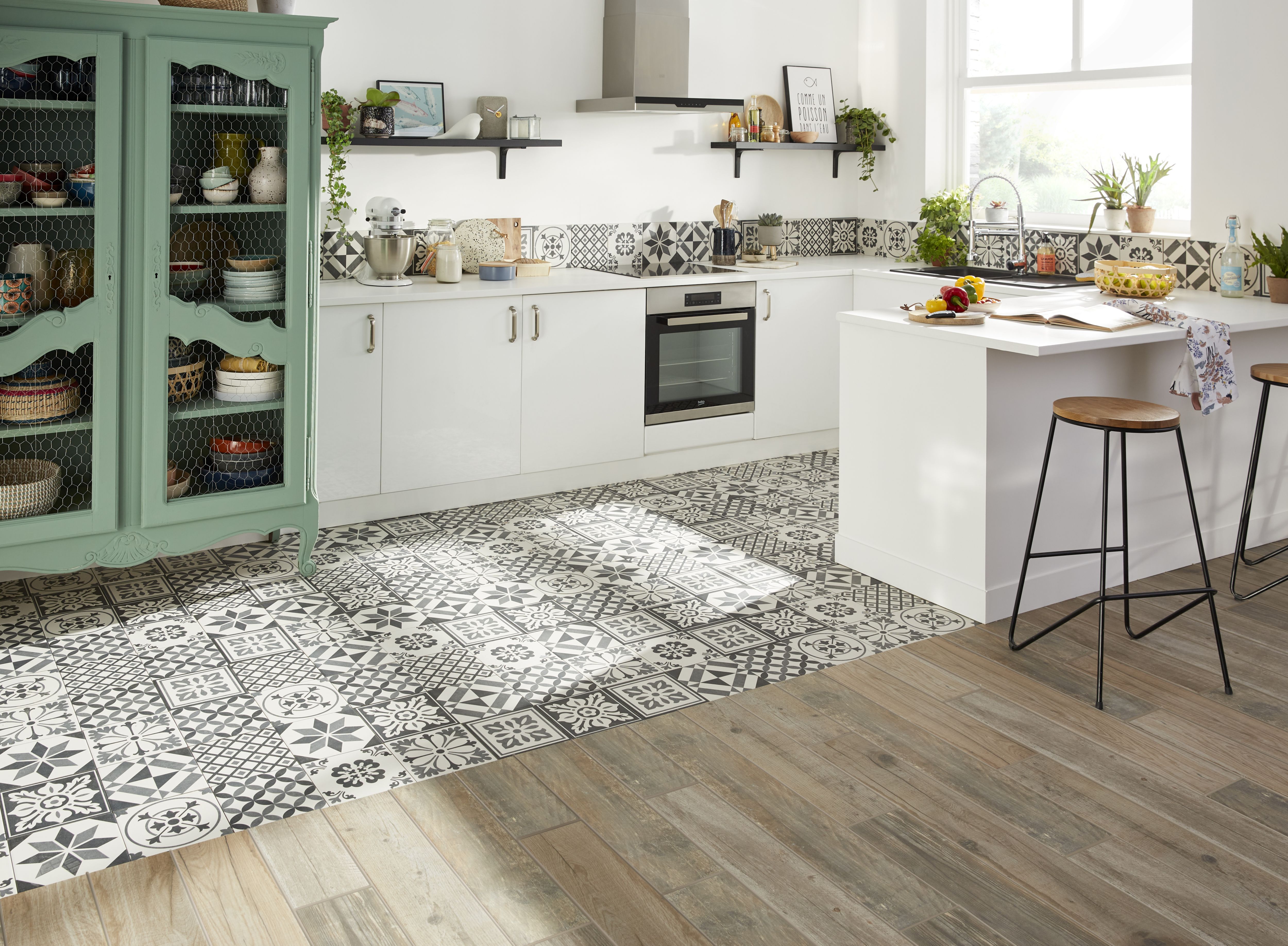 Colours Vintage oak Natural Matt Wood effect Textured Porcelain Indoor Wall & floor Tile, Pack of 7, (L)900mm (W)150mm