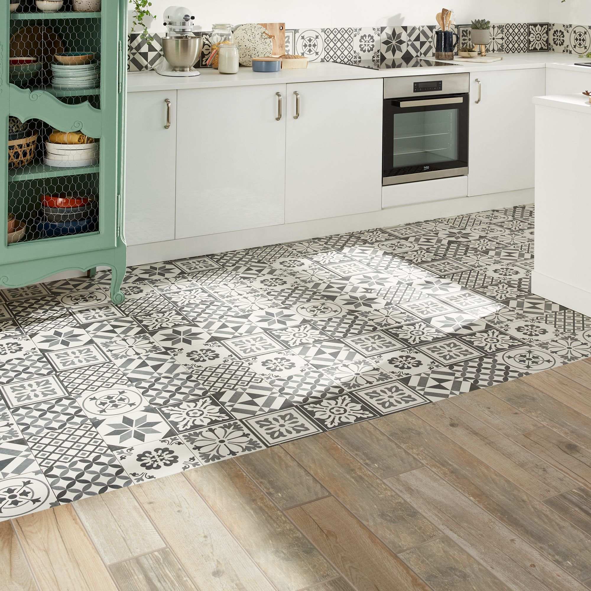 Colours Vintage oak Natural Matt Wood effect Textured Porcelain Indoor Wall & floor Tile, Pack of 7, (L)900mm (W)150mm