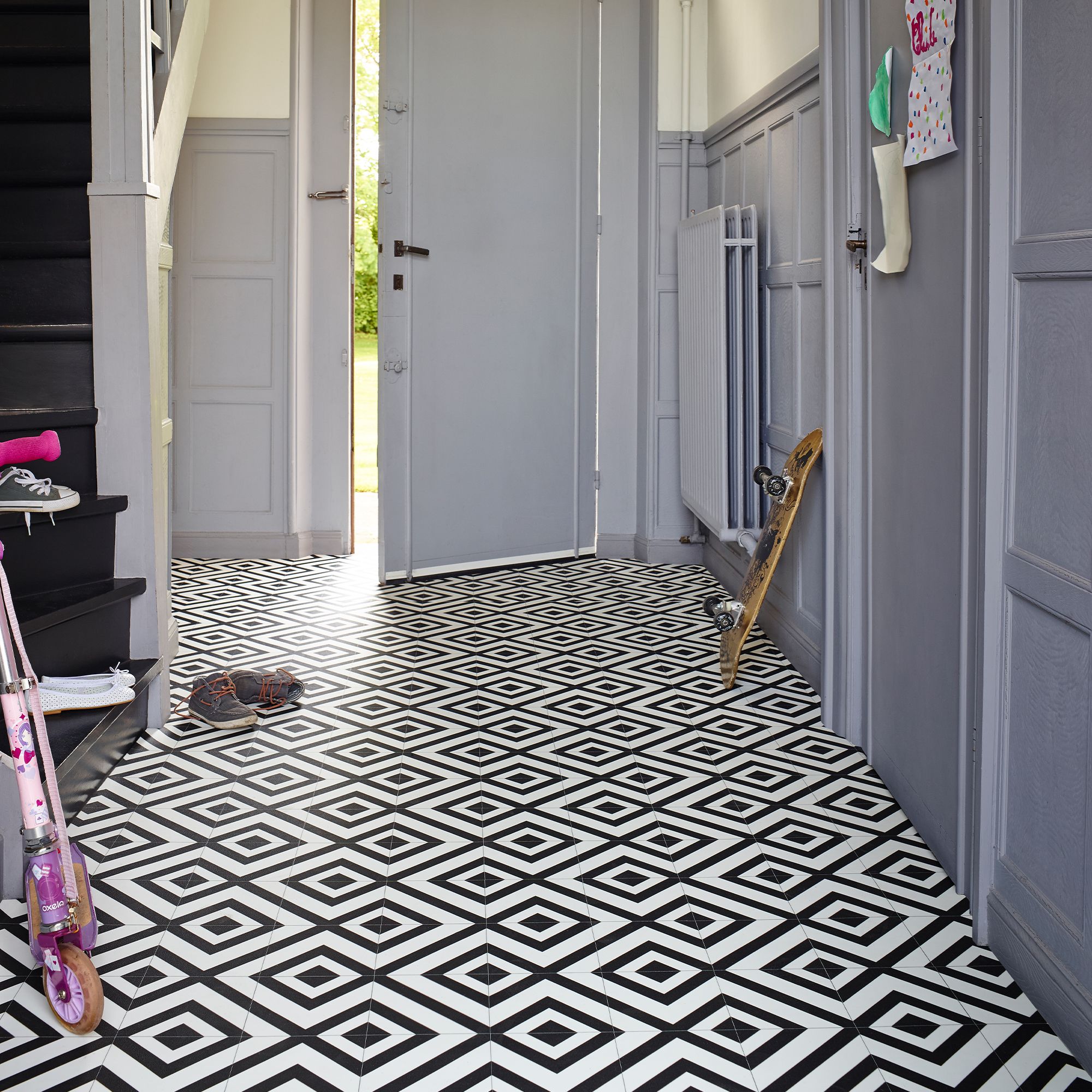 Colours Vinyl rolls White & black Mosaic Tile effect Vinyl Sheet vinyl, 6m²