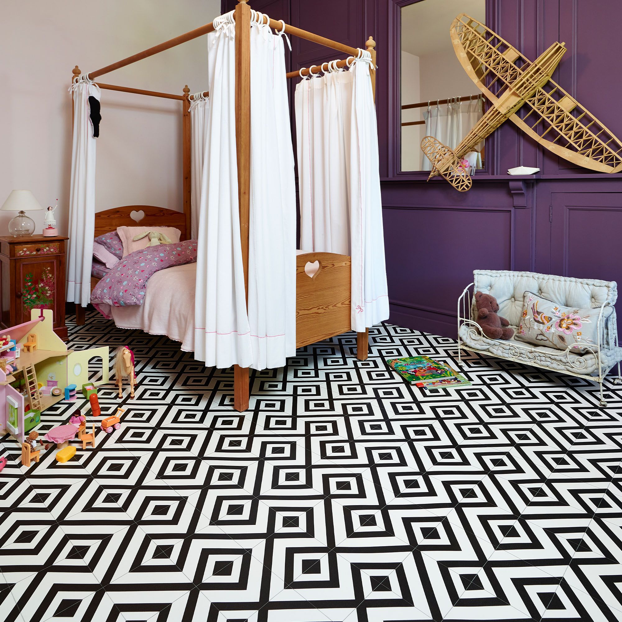 Colours Vinyl rolls White & black Mosaic Tile effect Vinyl Sheet vinyl, 6m²