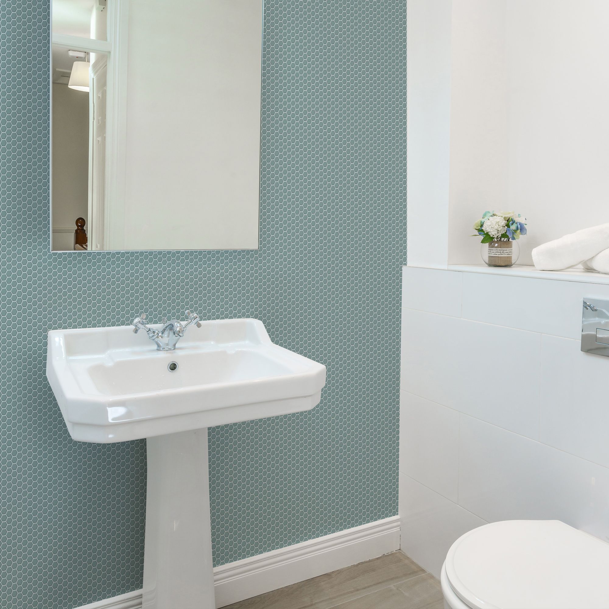 Contour Duck egg Tile effect Hexagon lattice Textured Wallpaper Sample