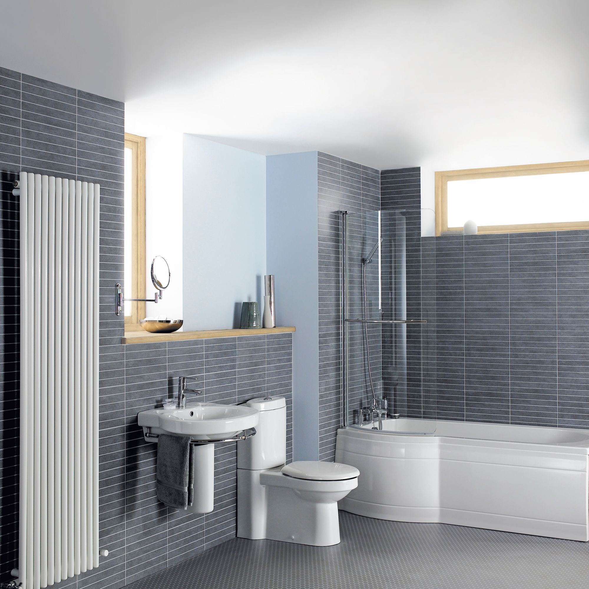 Cooke & Lewis Adelphi White P-shaped Shower LH Bath Curved (L)149.5cm (W)80cm