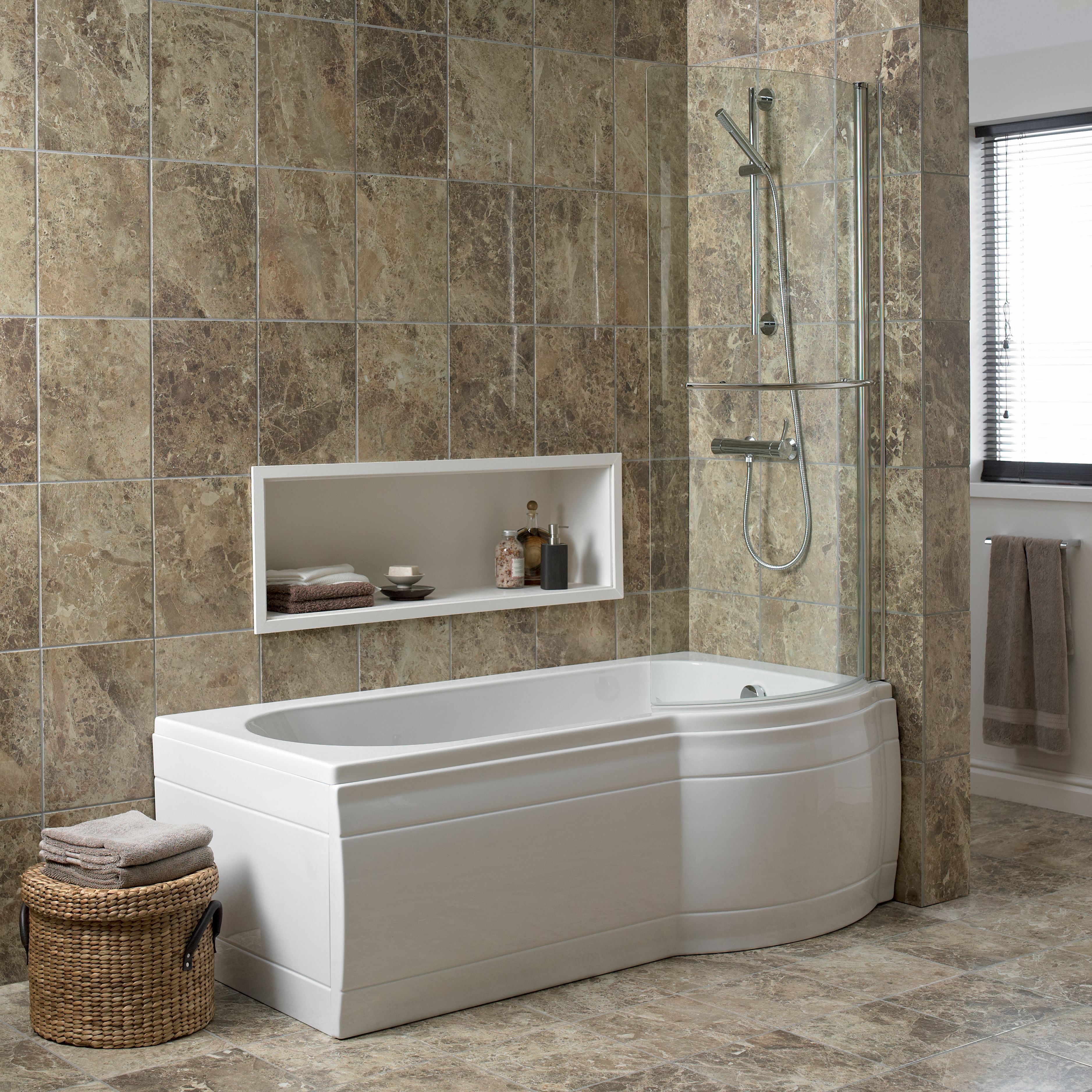 Cooke & Lewis Adelphi White P-shaped Shower RH Bath Curved (L)149.5cm (W)80cm
