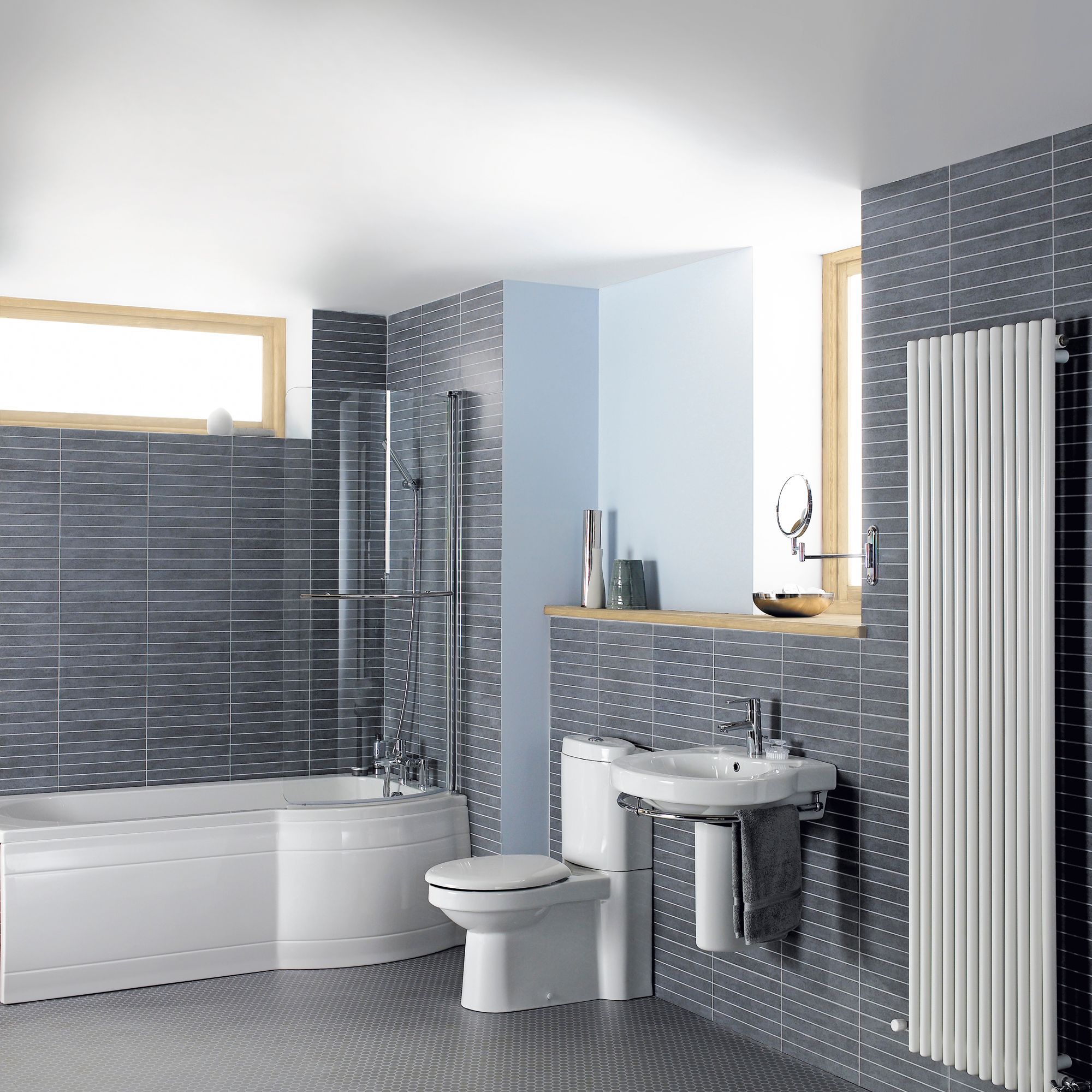 Cooke & Lewis Adelphi White P-shaped Shower RH Bath Curved (L)149.5cm (W)80cm