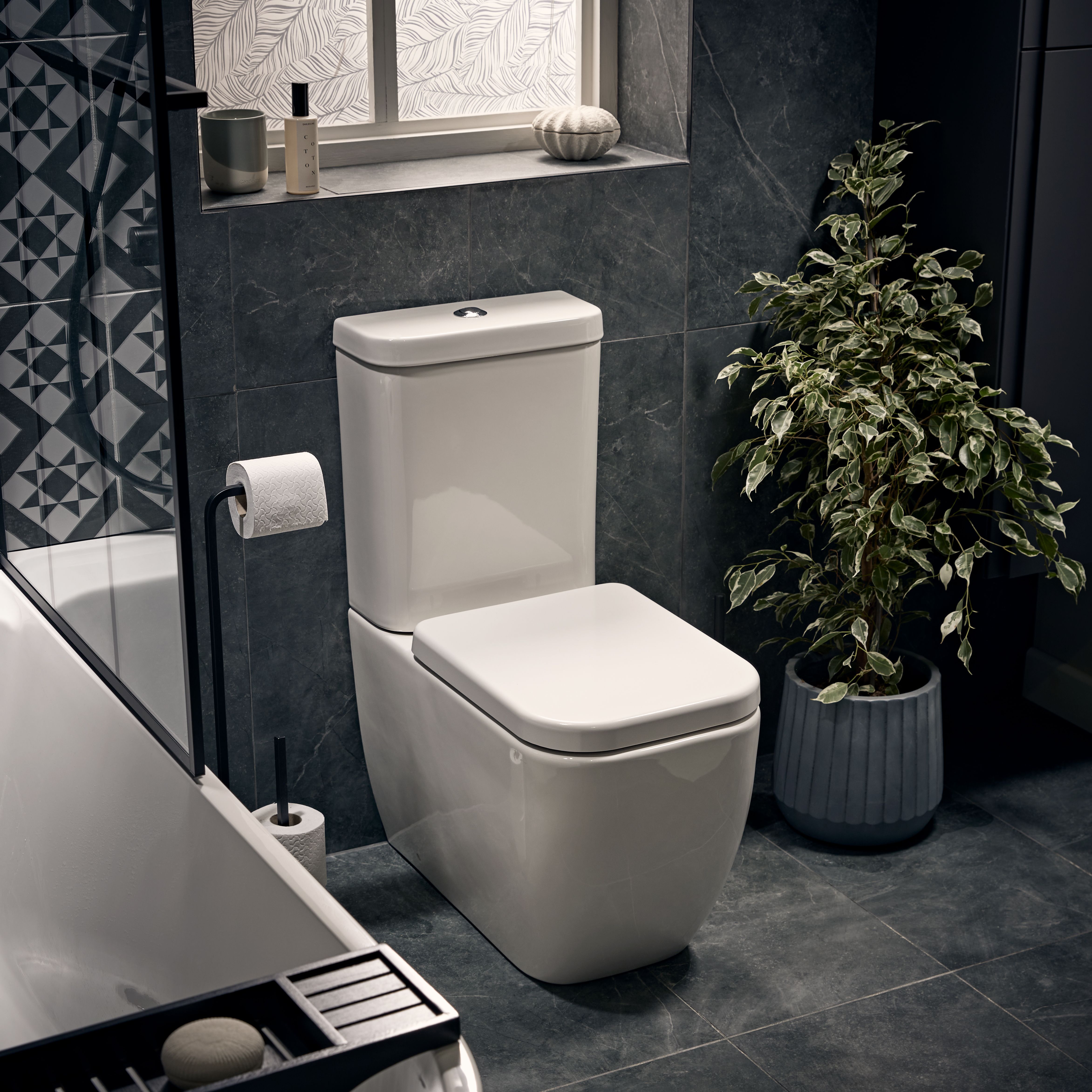 Cooke & Lewis Affini White Close-coupled Toilet Soft close seat