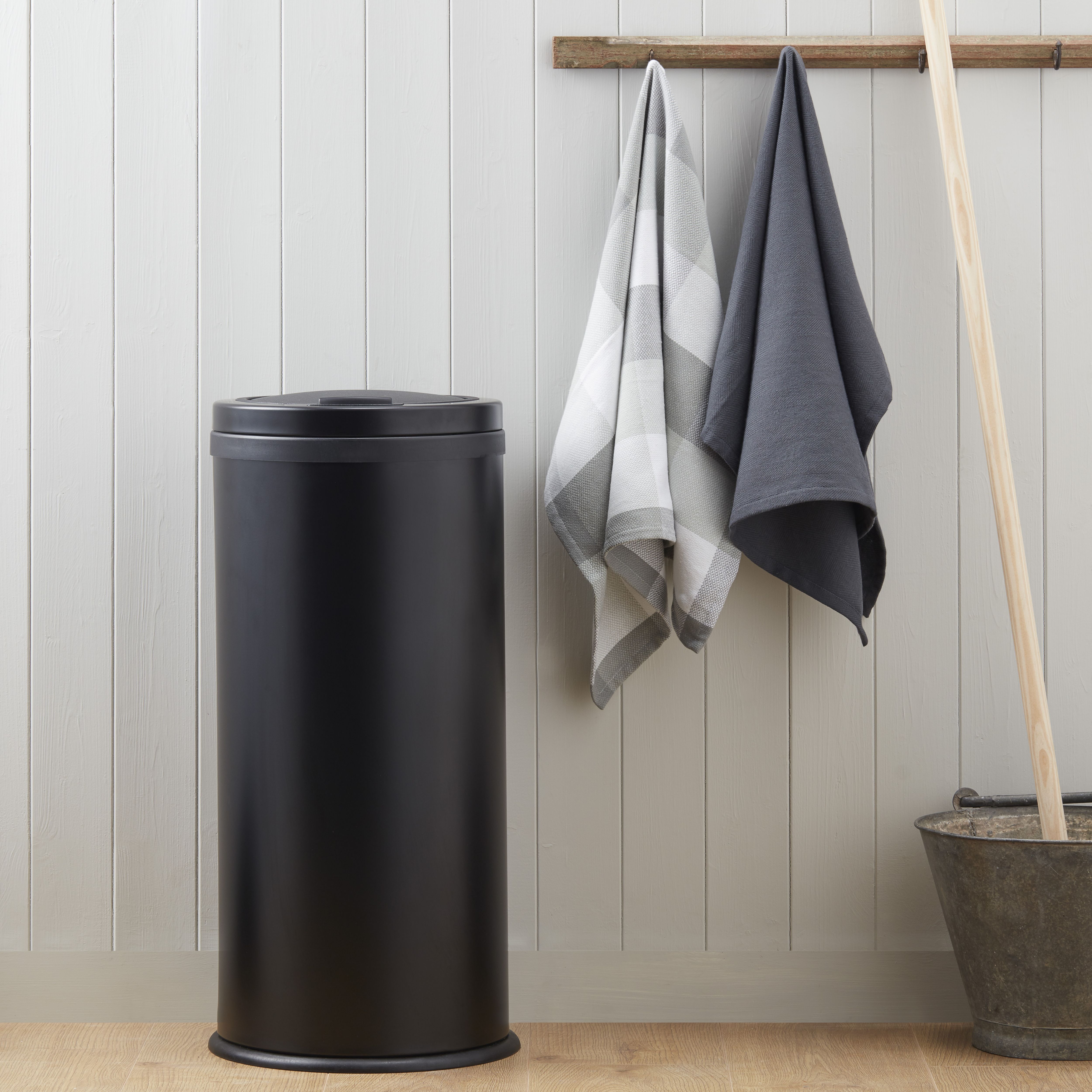Cooke & Lewis Allium Black Metal Touch Bin - 30L