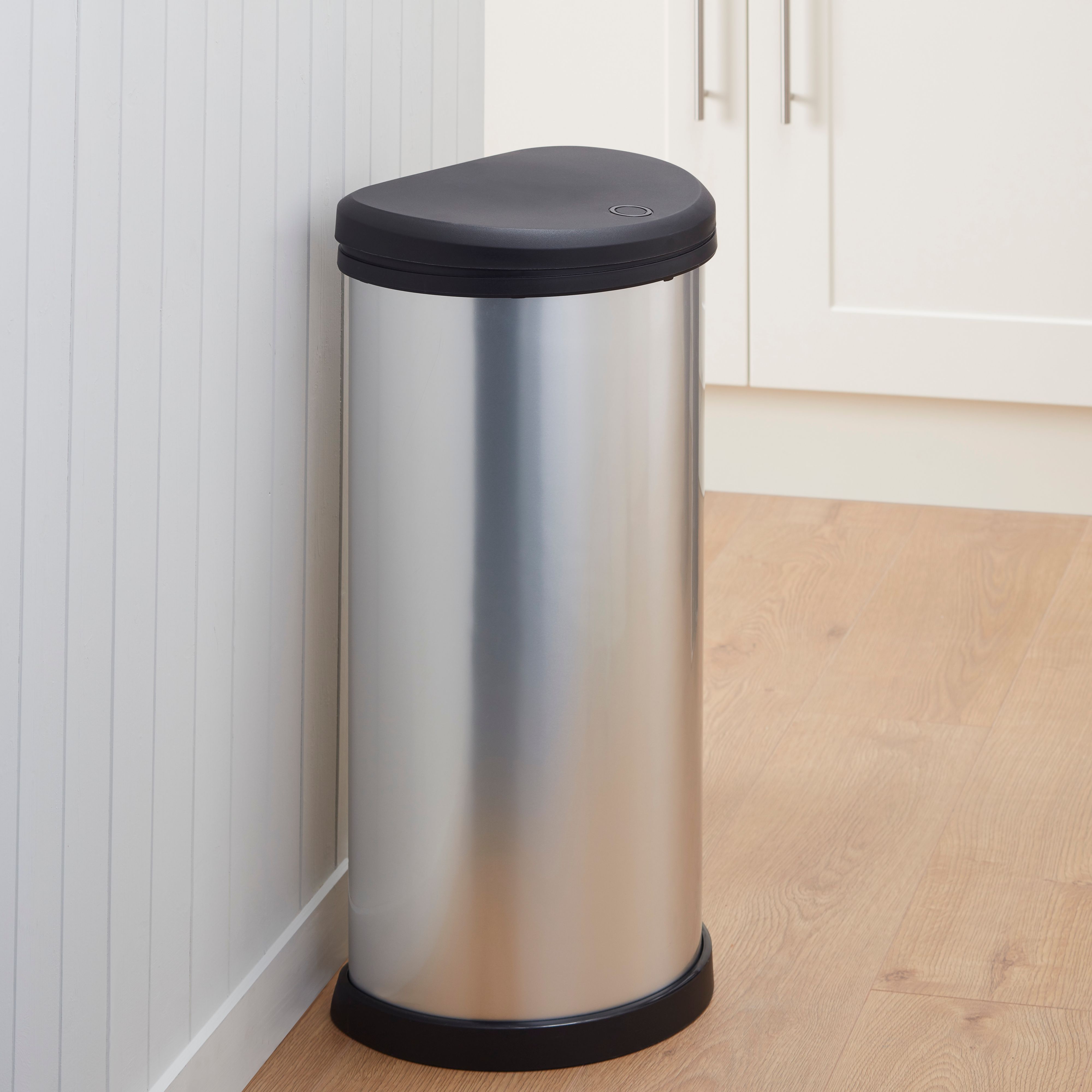 Cooke & Lewis Amphora Touch Plastic Touch Bin - 40L