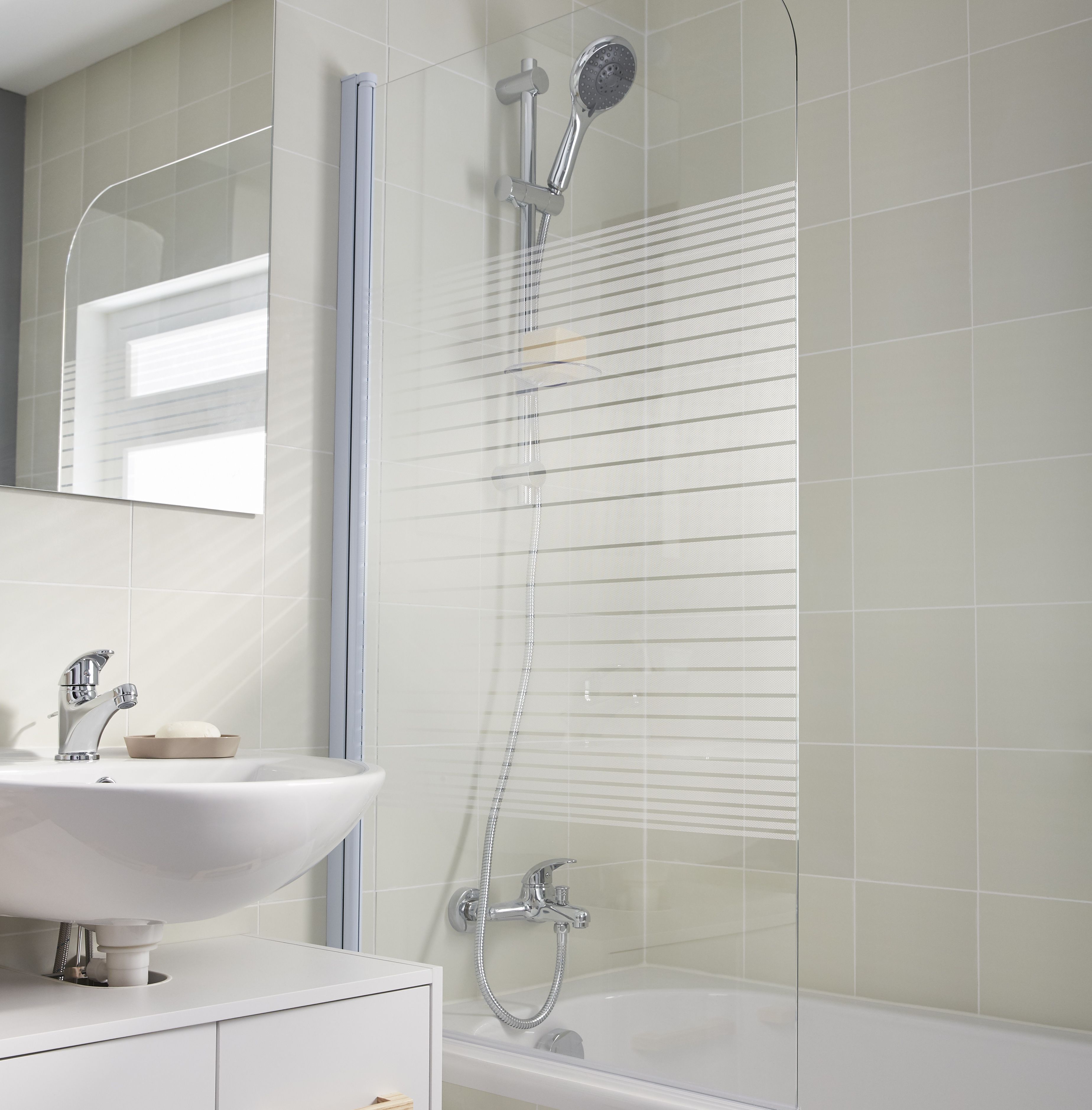 Cooke & Lewis Arkell Straight 1 panel Serigraphed Chrome effect frame Bath screen, (H)130cm (W)750mm