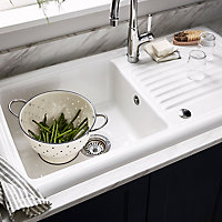 Cooke & Lewis Burbank Gloss White Ceramic 1 Bowl Sink & drainer (W)525mm x (L)1010mm