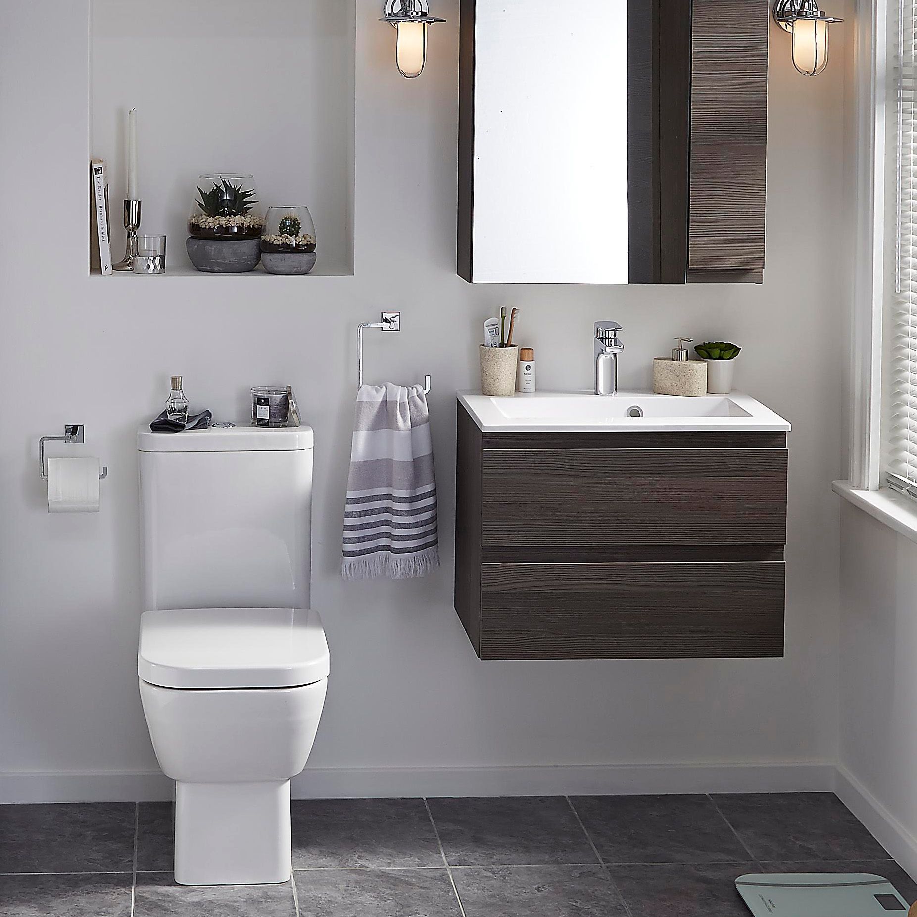 Cooke & Lewis Santoro Contemporary Close-coupled Toilet with Soft close
