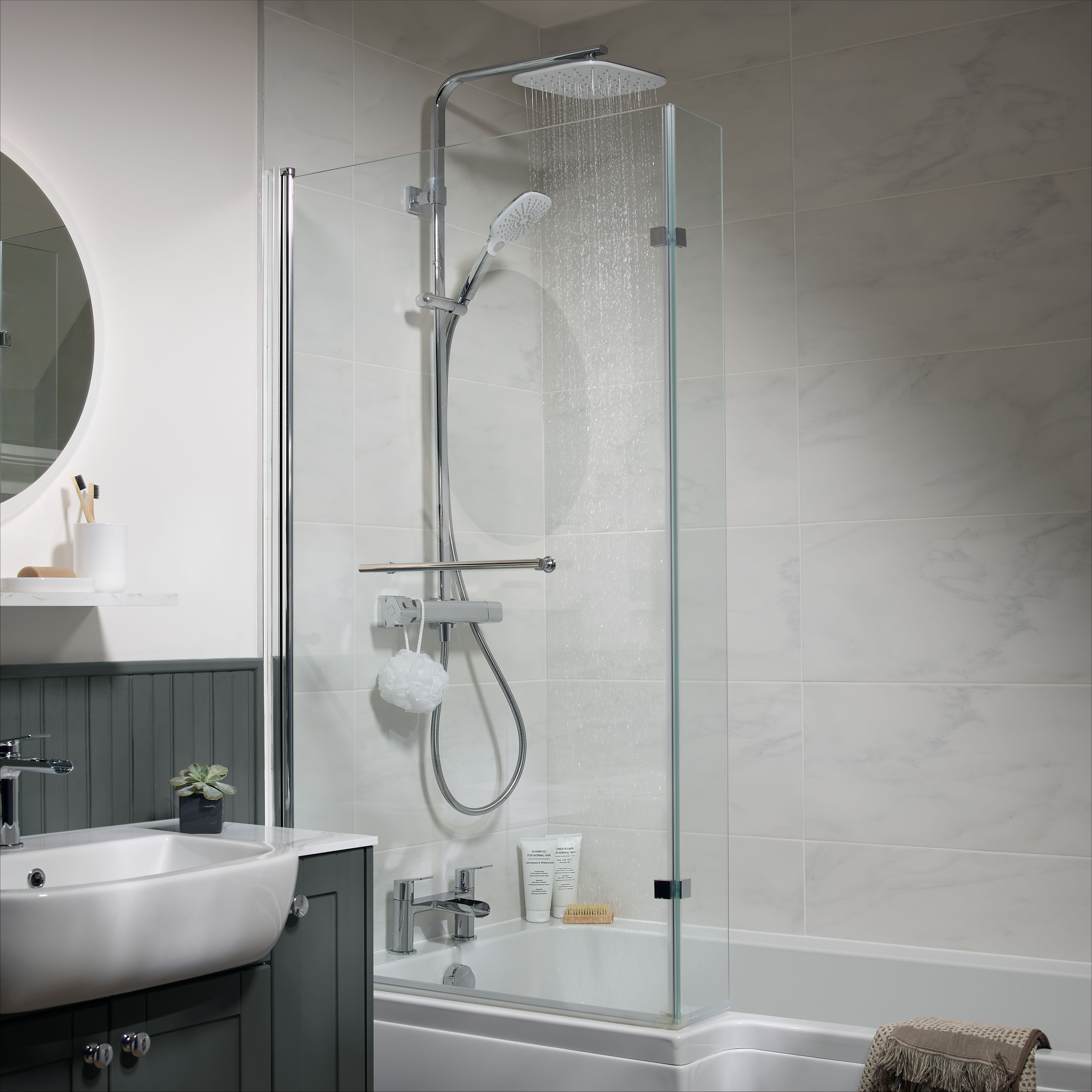 Cooke & Lewis Solarna Gloss White L-shaped Left-handed Shower Bath, panel & screen set (L)1700mm