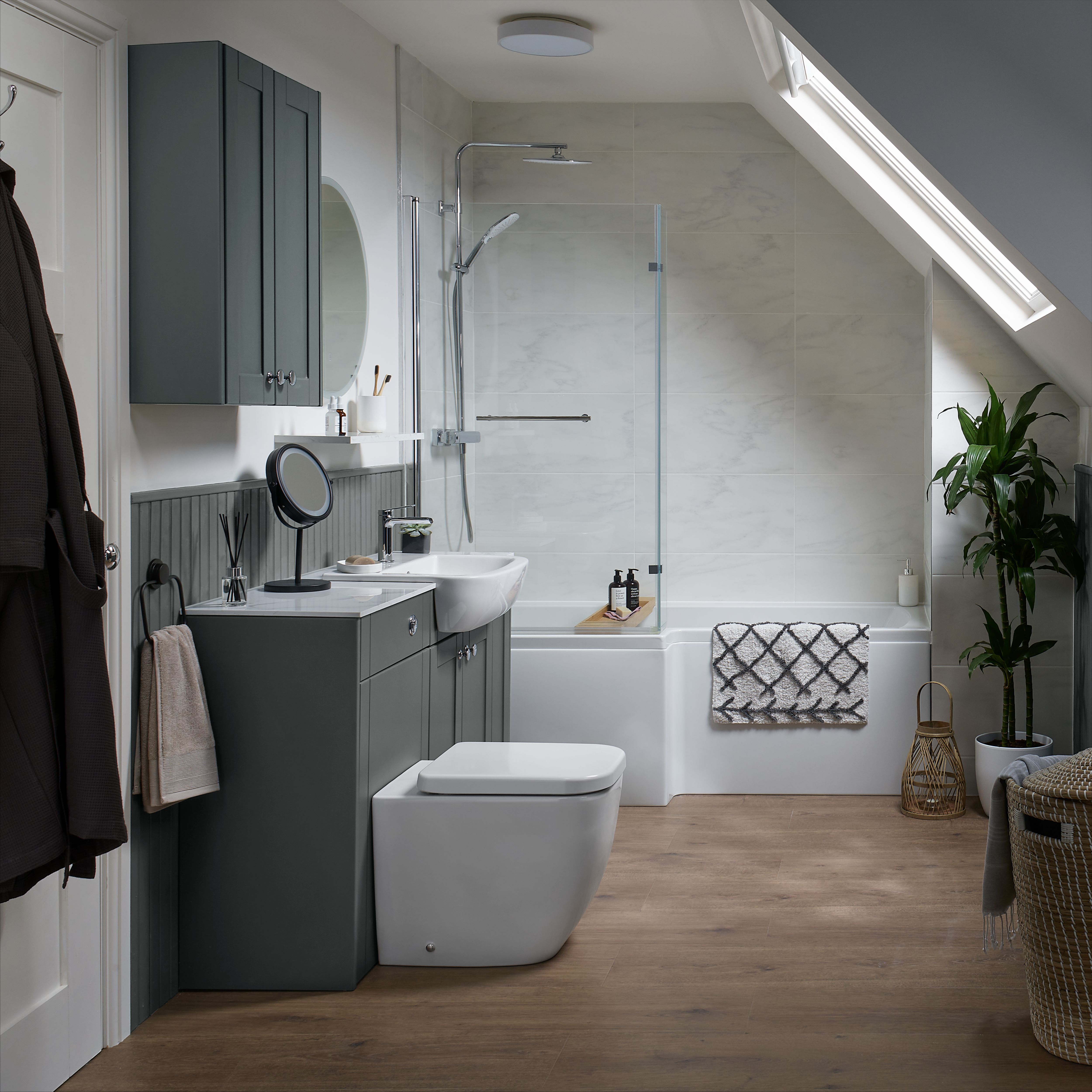 Cooke & Lewis Solarna Gloss White L-shaped Left-handed Shower Bath, panel & screen set (L)1700mm