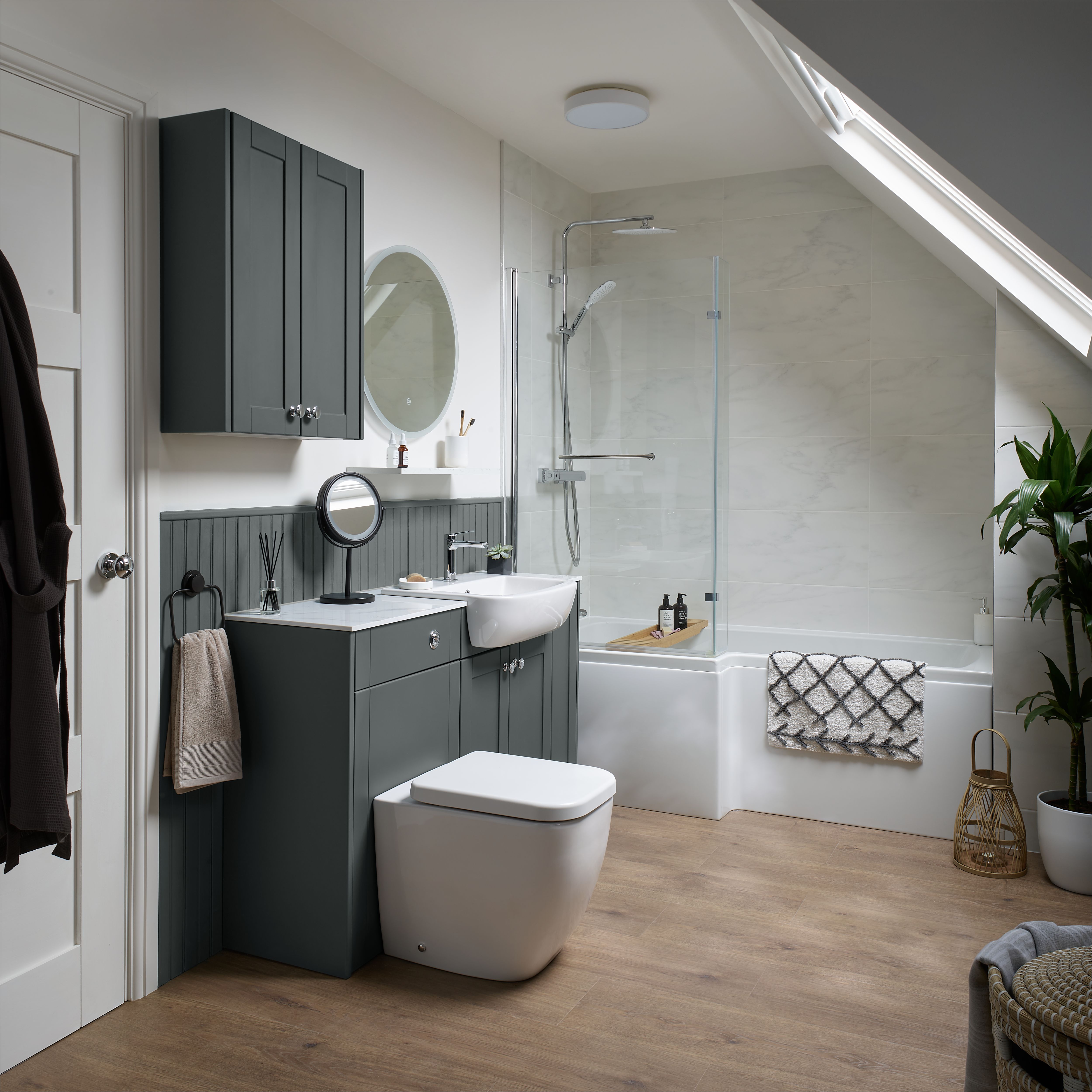 Cooke & Lewis Solarna Gloss White L-shaped Left-handed Shower Bath, panel & screen set (L)1700mm