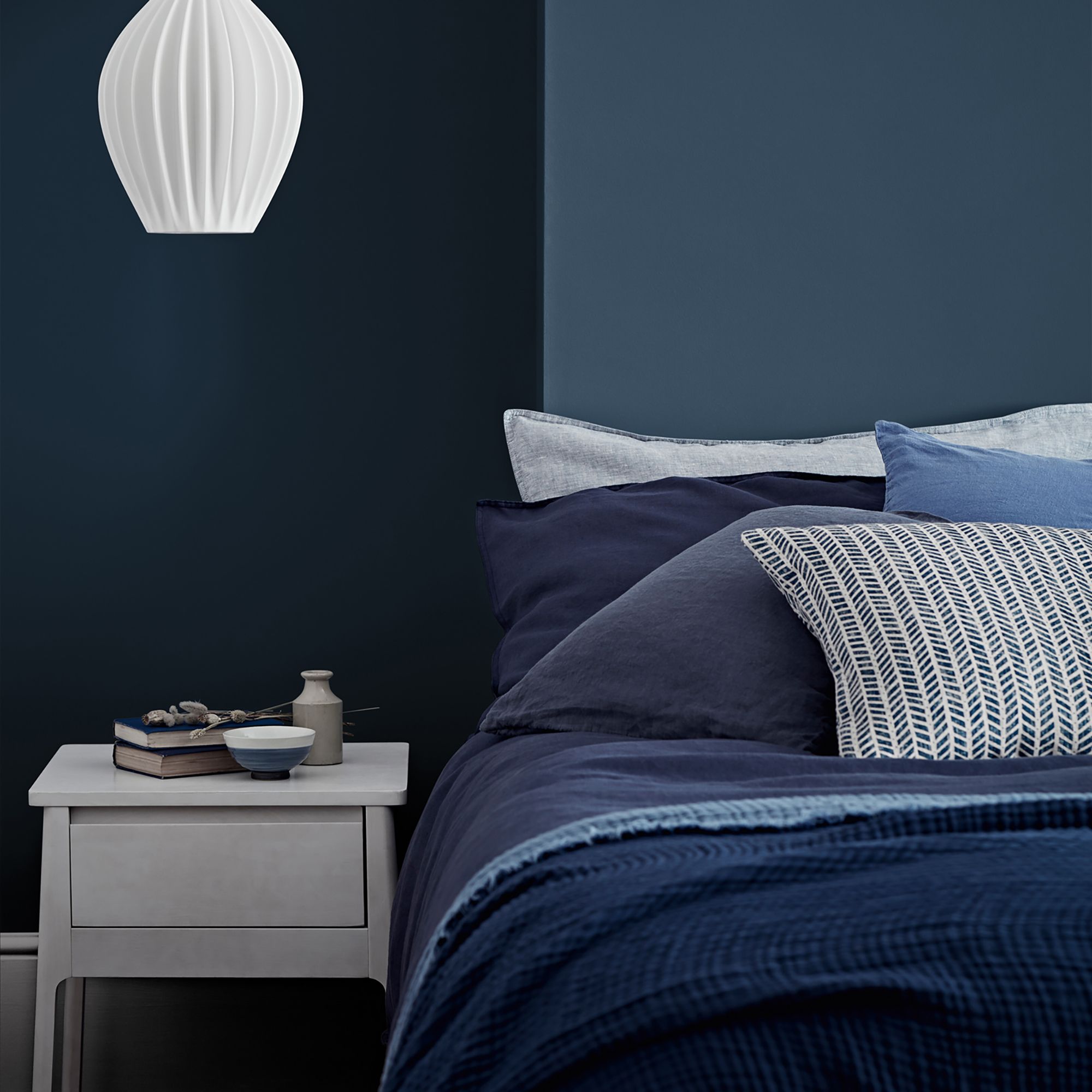 Crown Midnight Navy Mid sheen Emulsion paint, 2.5L