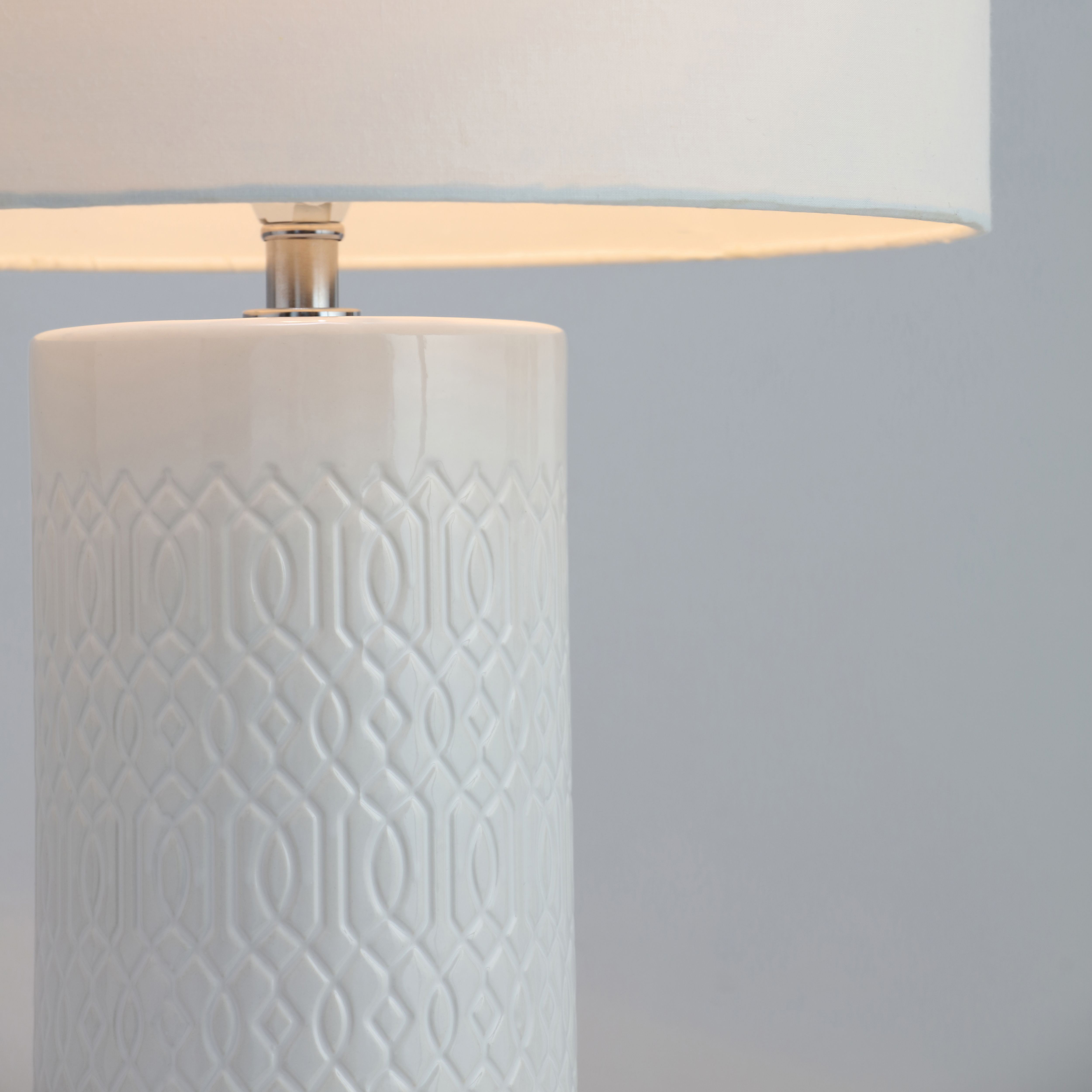 Dactyl Embossed ceramic Cylinder Matt White Table light