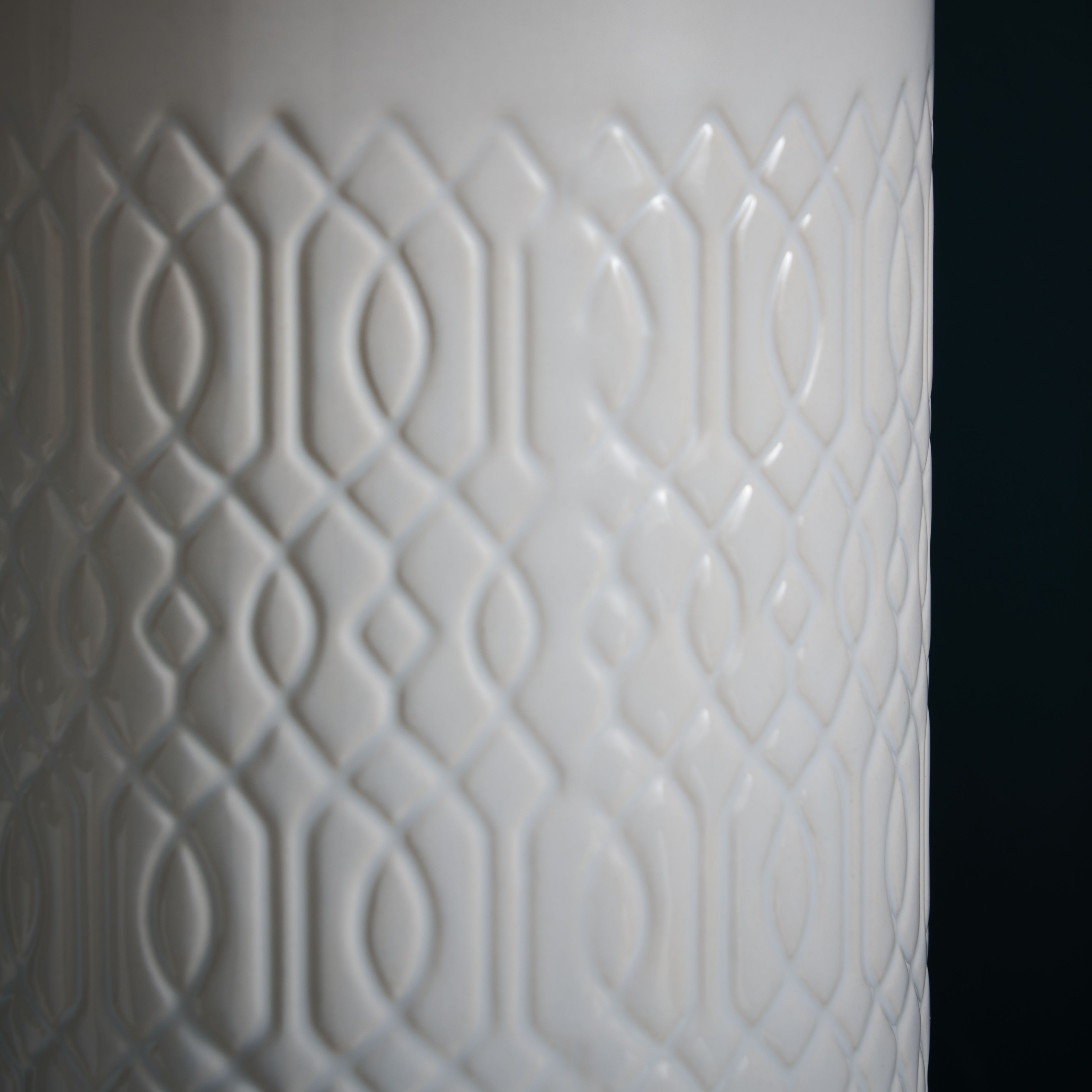 Dactyl Embossed ceramic Cylinder Matt White Table light