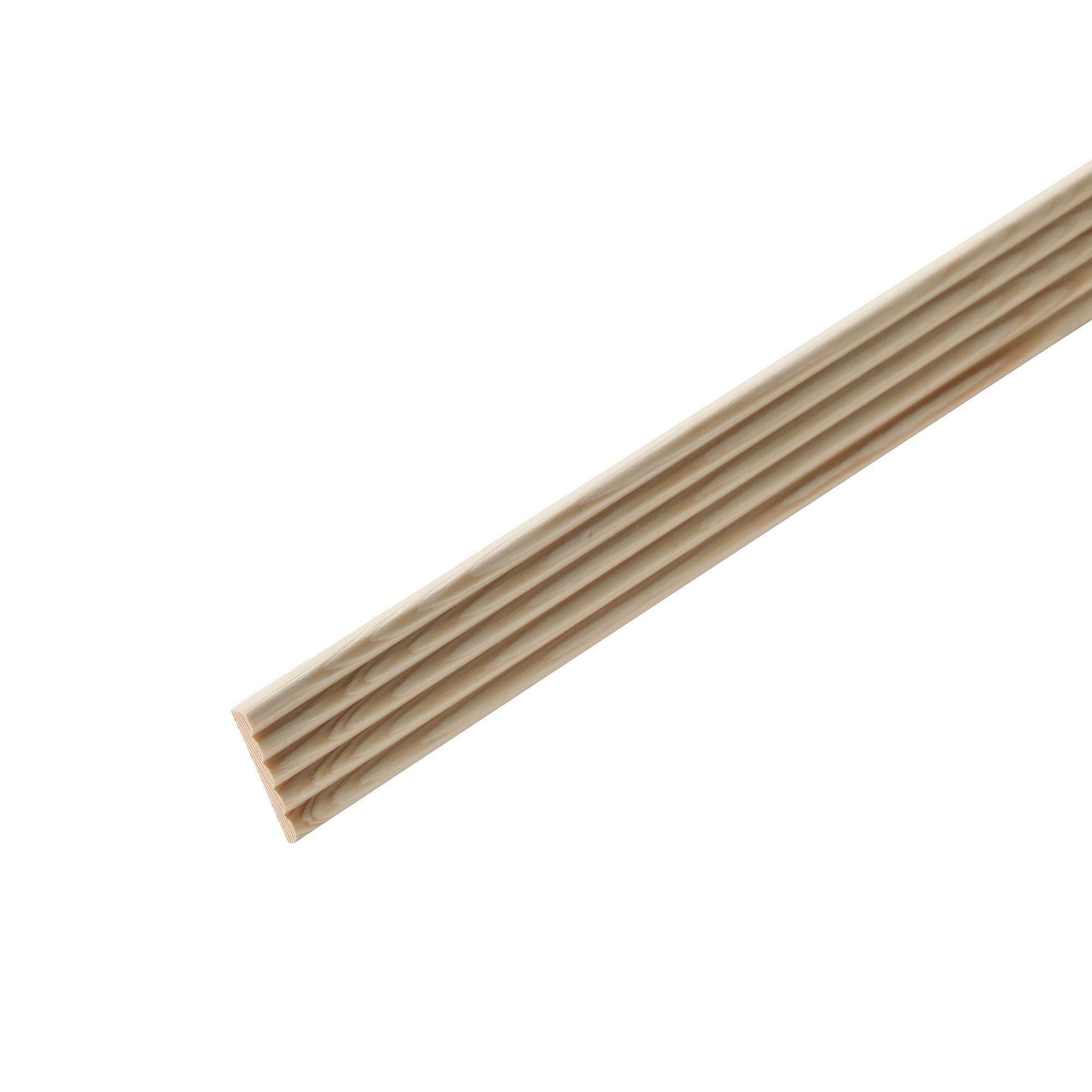 Decorative Unfinished Pine Reeded angle Moulding (L)2400mm (W)28mm (T)4.5mm