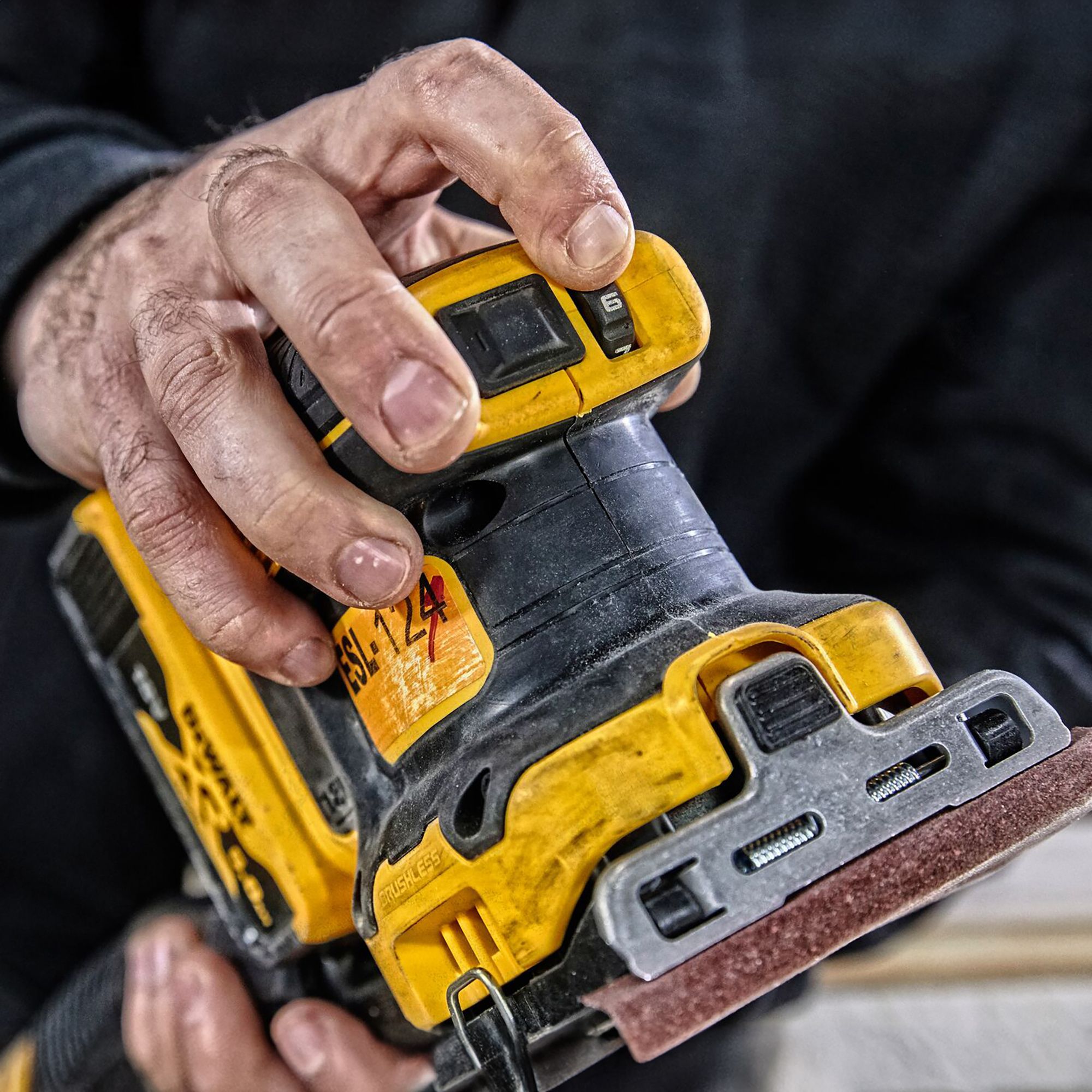 DeWalt 1 4 sheet sander DCW200N XJ