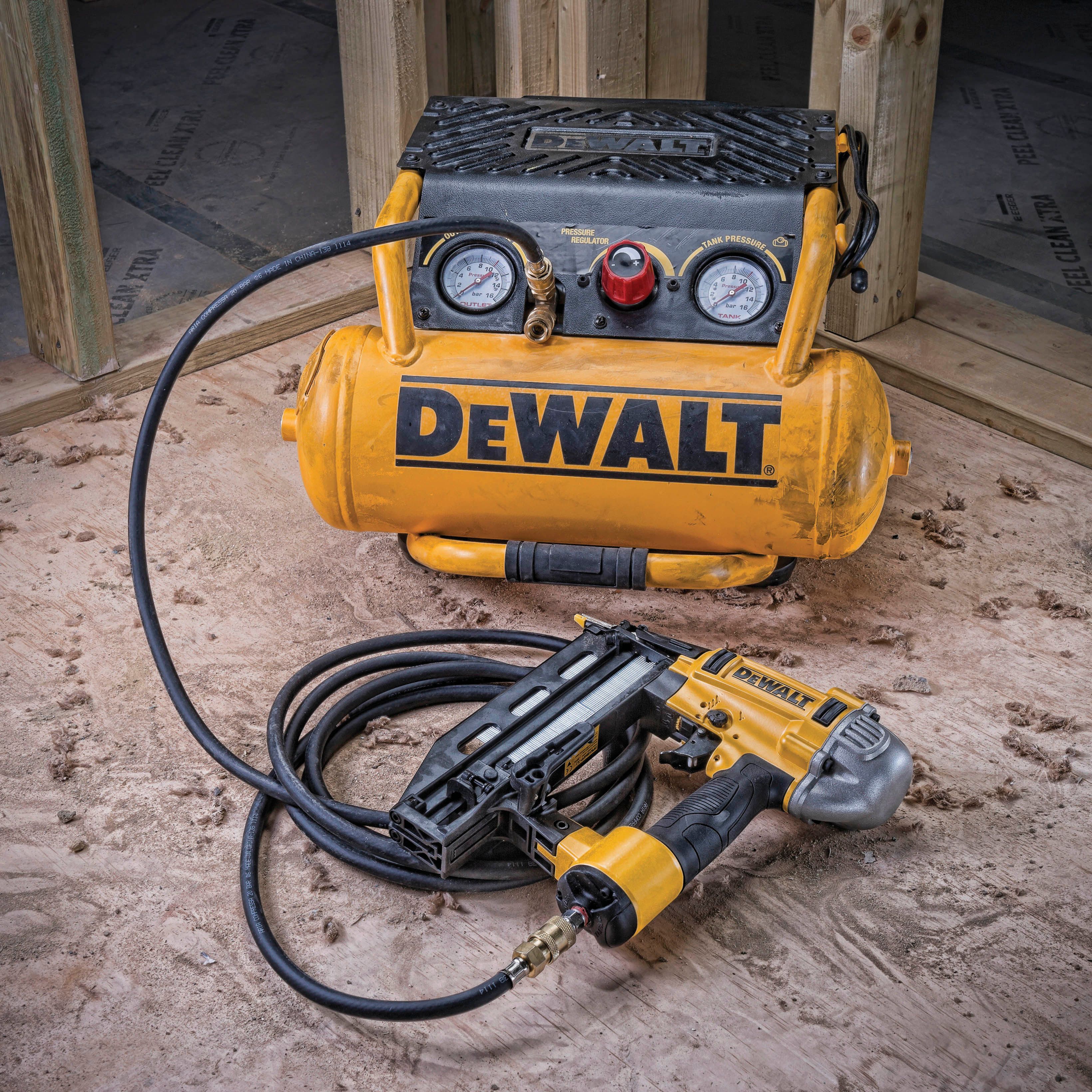 Dewalt on sale compressor 110v