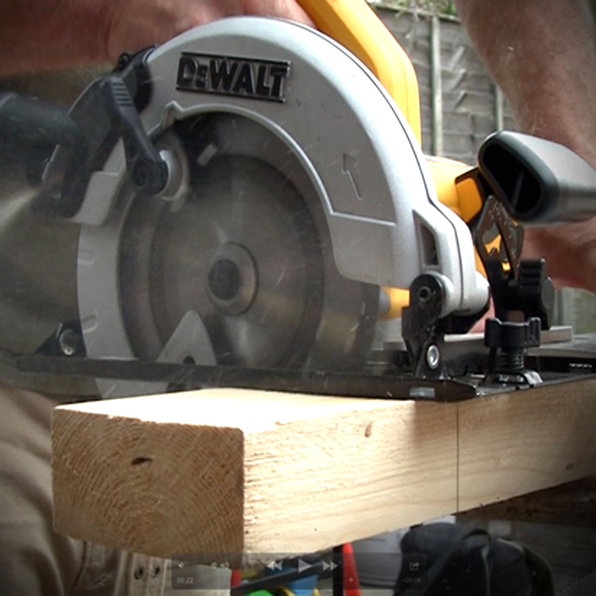 DeWalt 110V Corded 184mm 1350W Compact Circular Saw DWE560KLX - 5