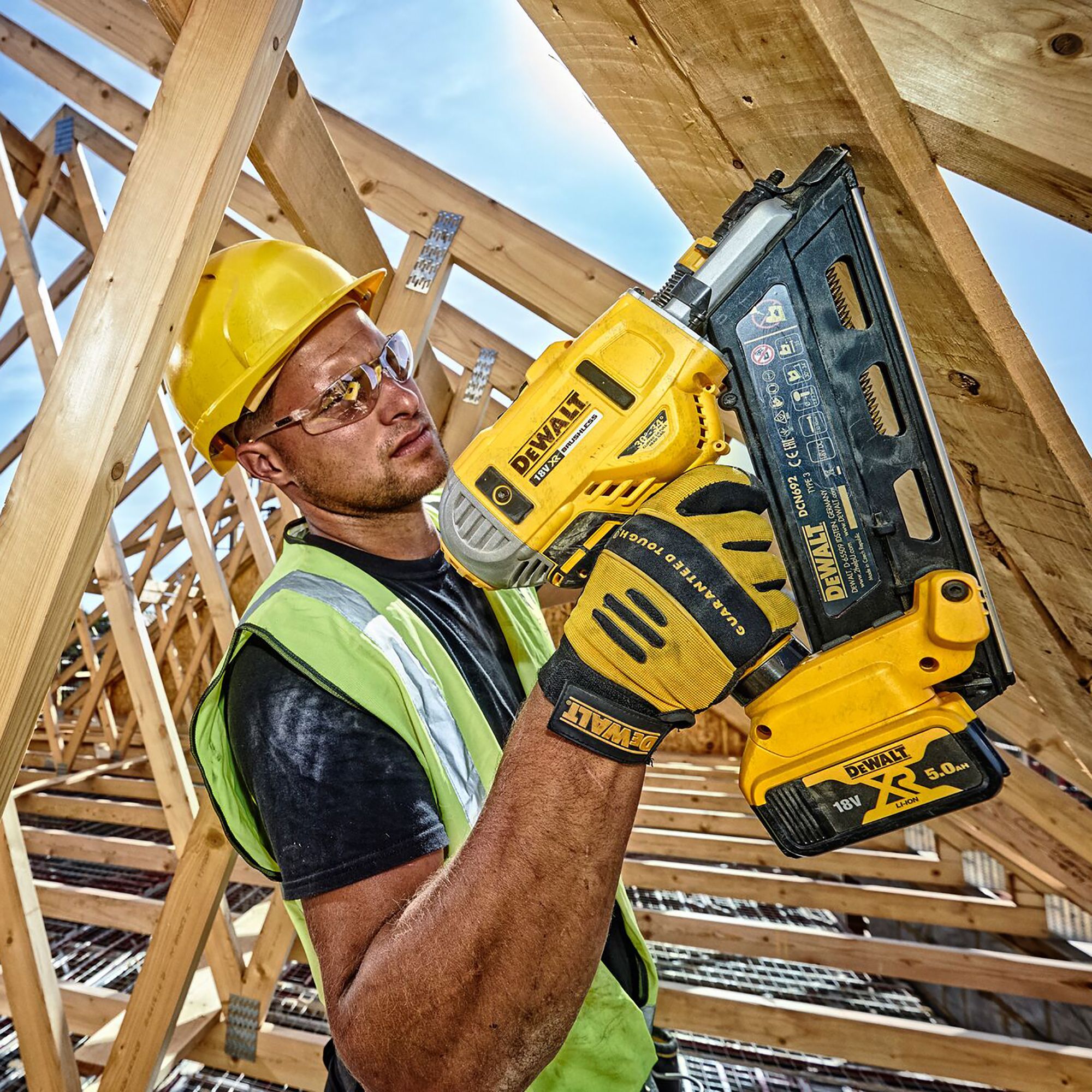 DeWalt 18V 90mm 2 x 5 Li-ion XR Cordless Angled Nailer DCN692P2-GB - 6