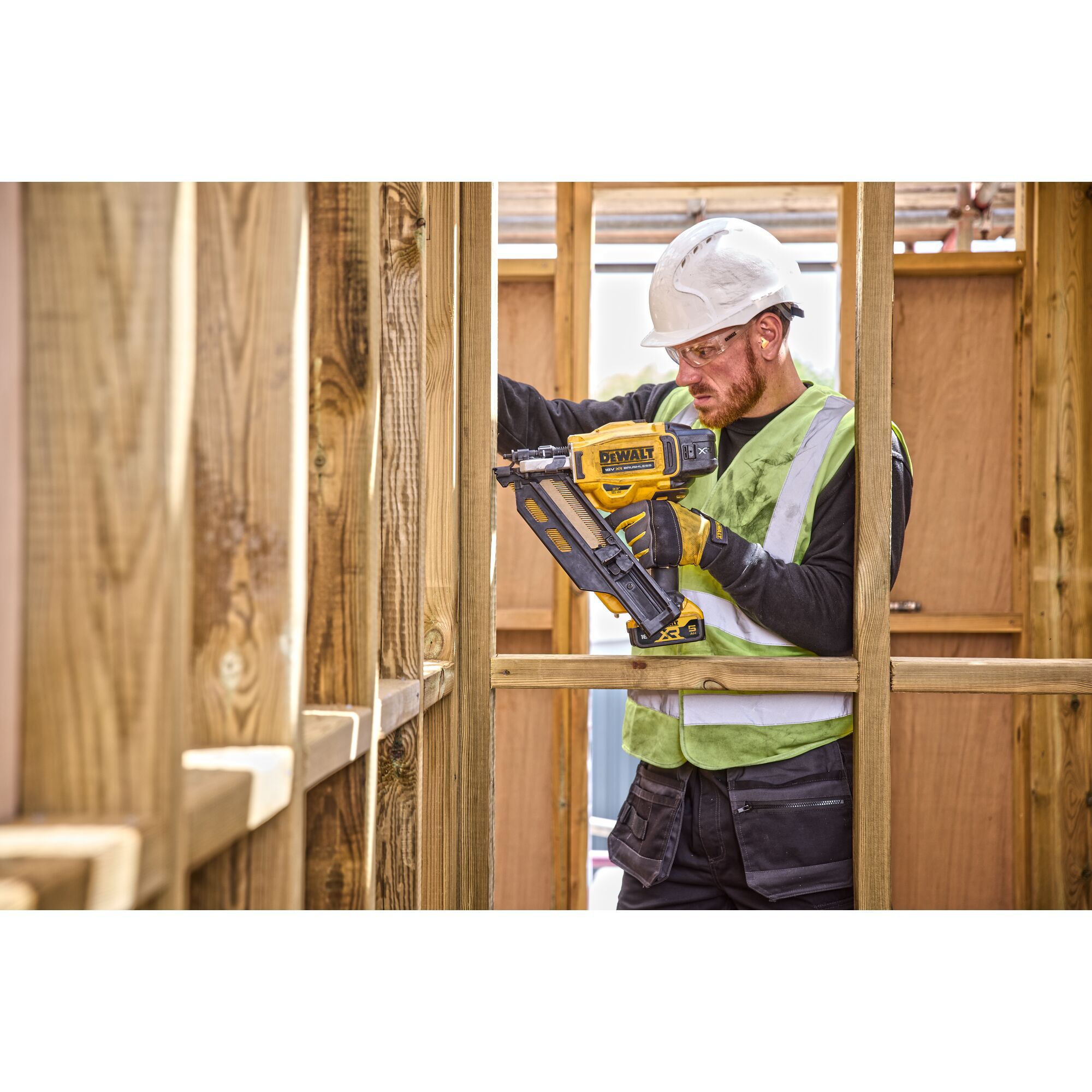 DeWalt 18V XR Li-ion 90mm First fix Cordless Nail gun (Bare Tool ...