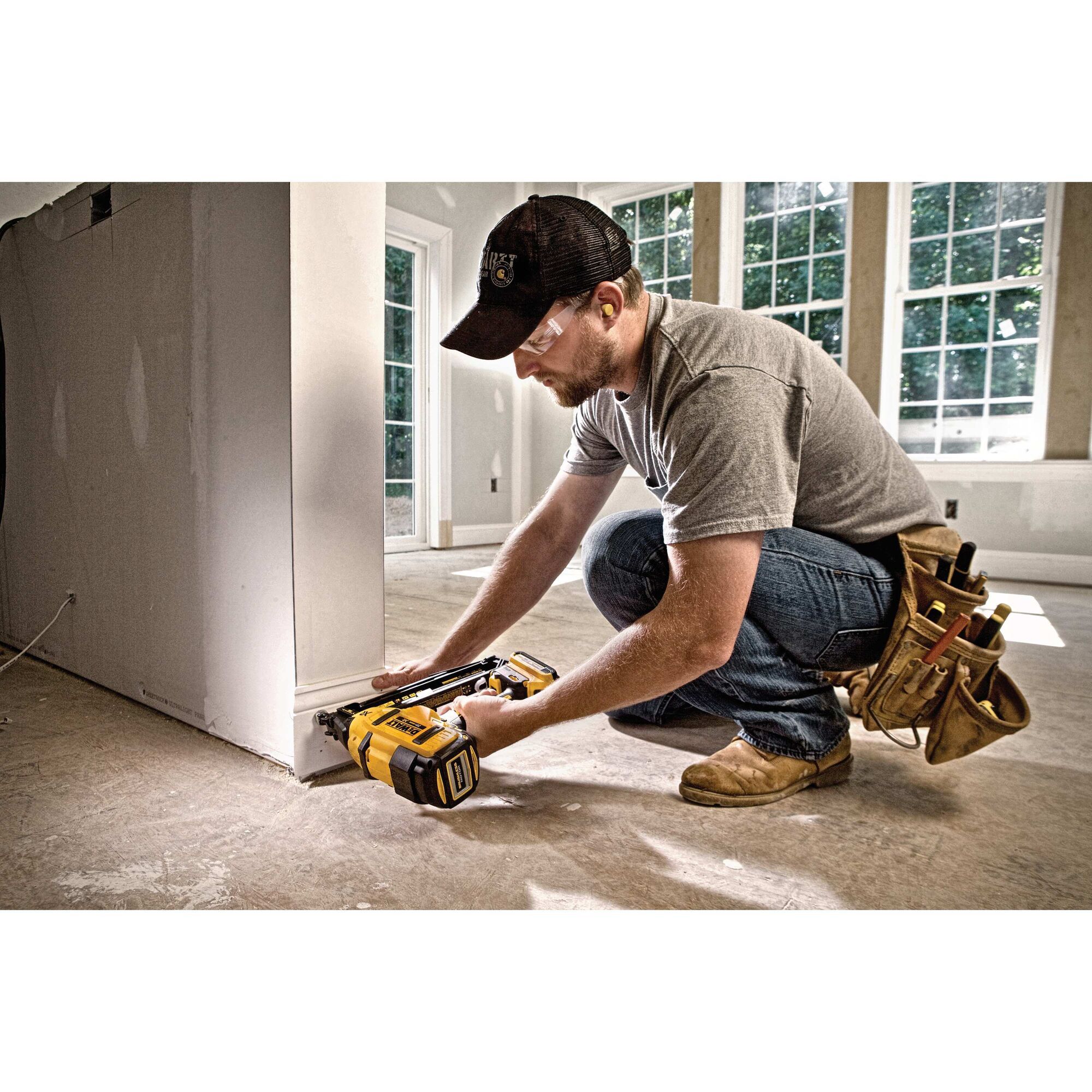 DeWalt 18V XR Lithium 64mm Second fix Cordless 16 gauge Nail gun (Bare Tool) - DCN660N-XJ