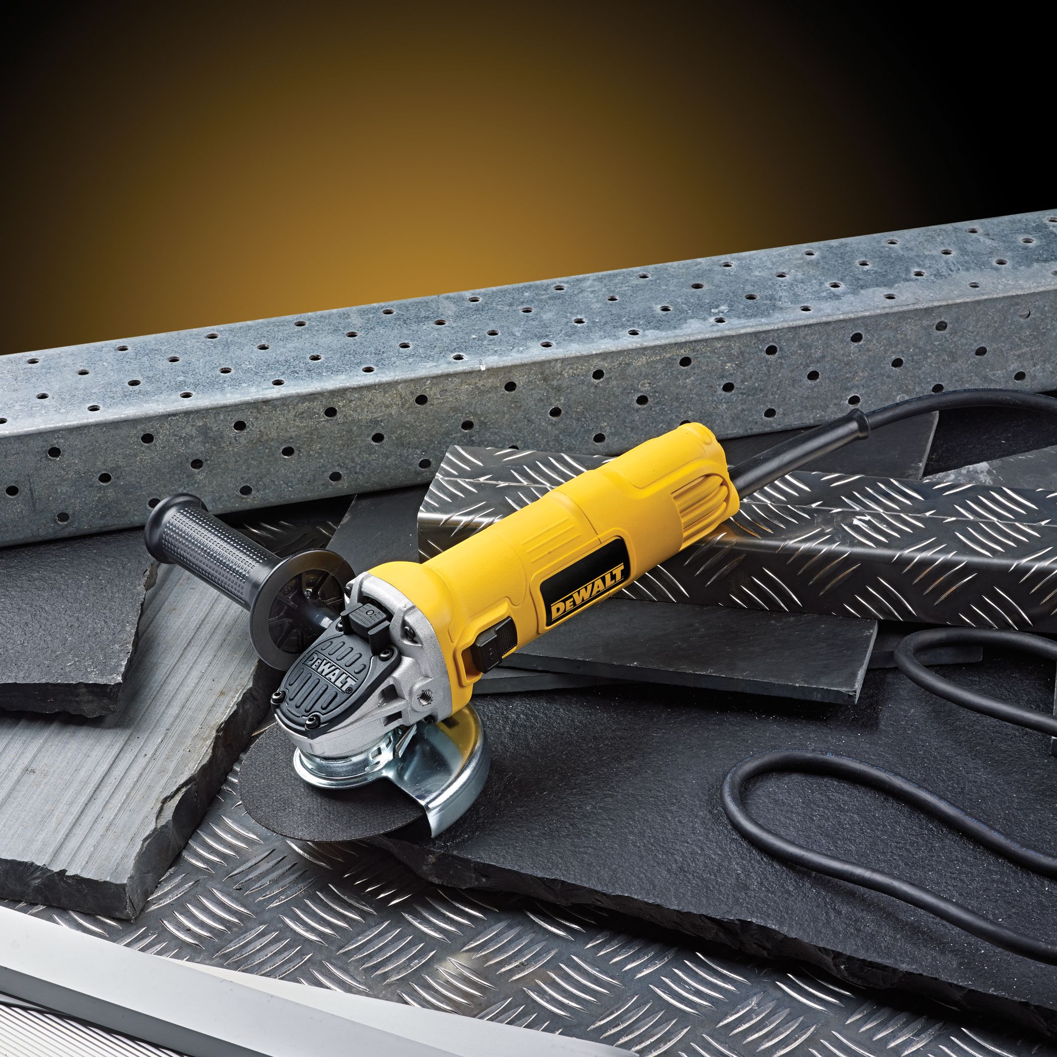 DeWalt 800W 240V 115mm Corded Angle grinder - DWE4050-GB