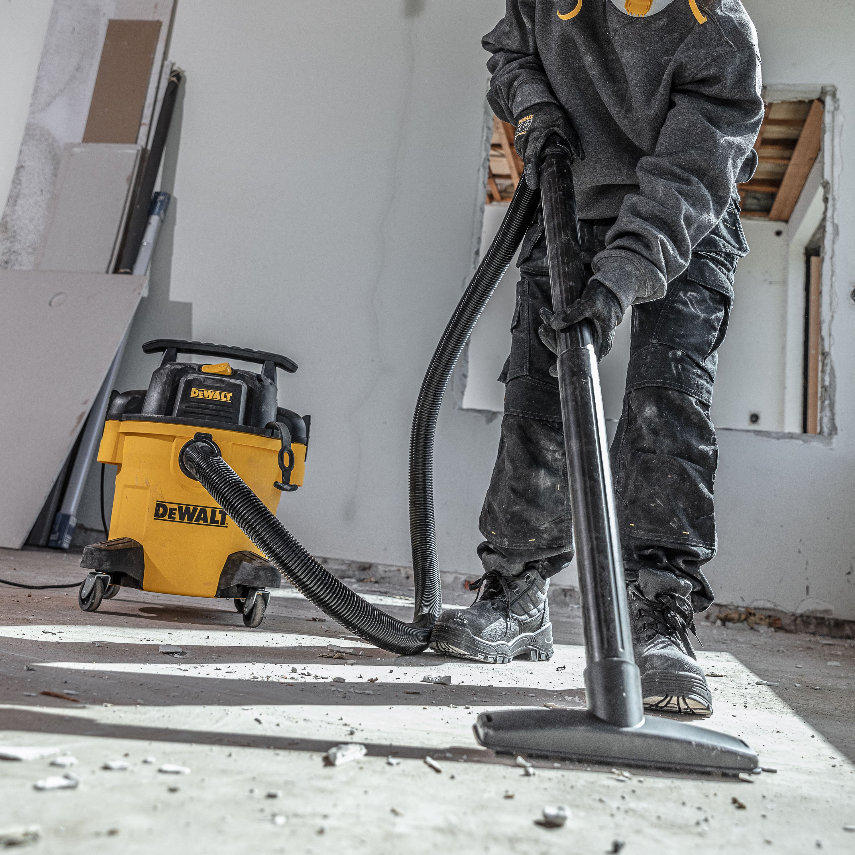 DeWalt DXV20PC Corded Wet & dry vacuum, 20L