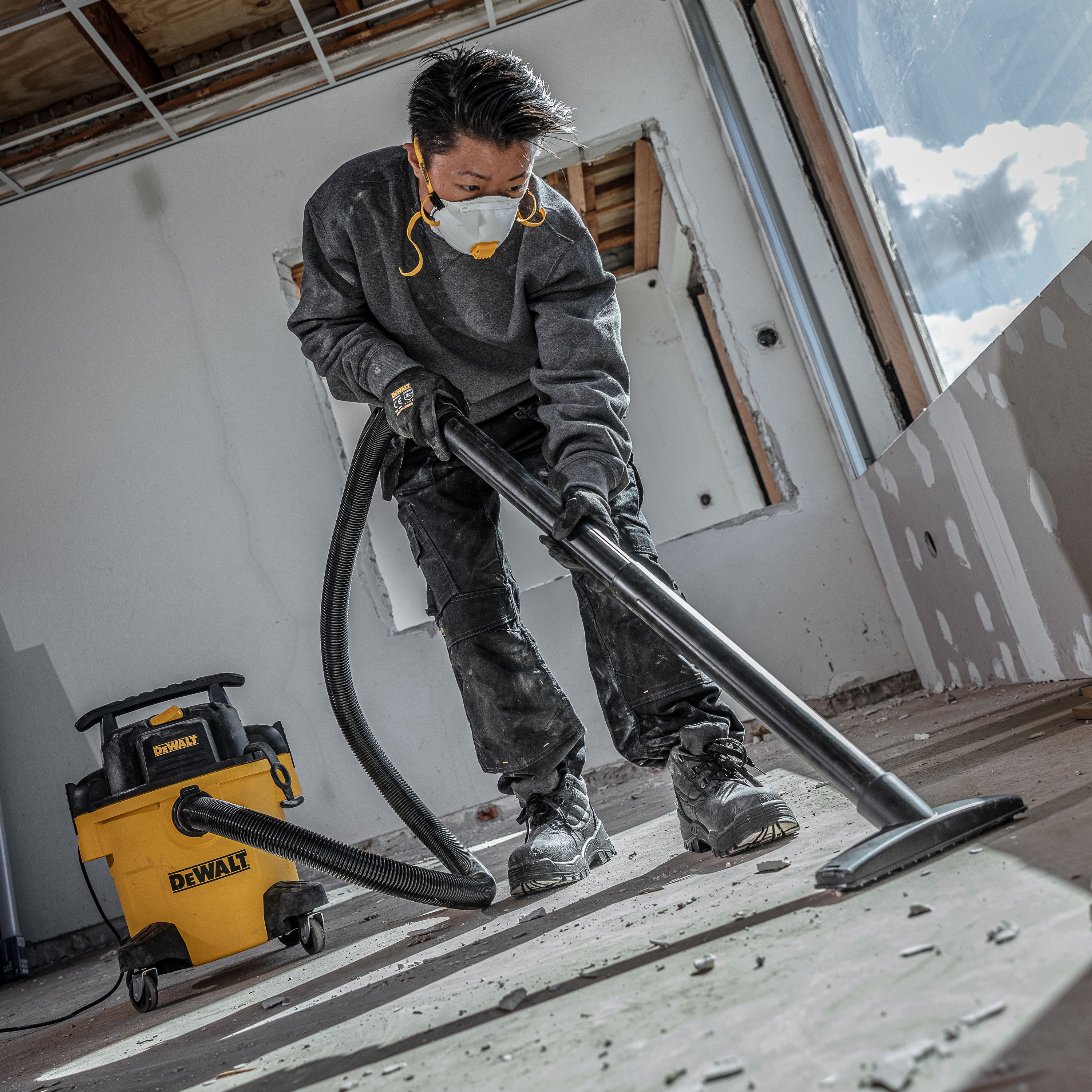 DeWalt DXV20PC Corded Wet & dry vacuum, 20L