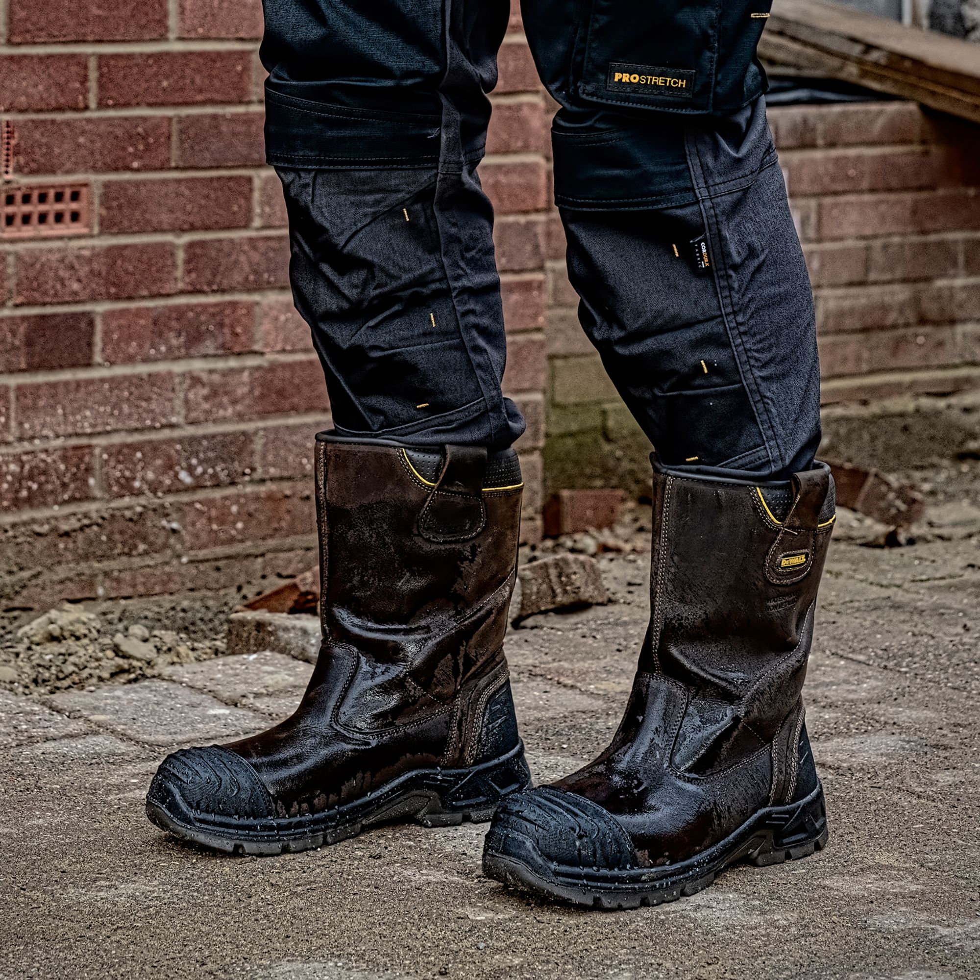 B and q hot sale rigger boots