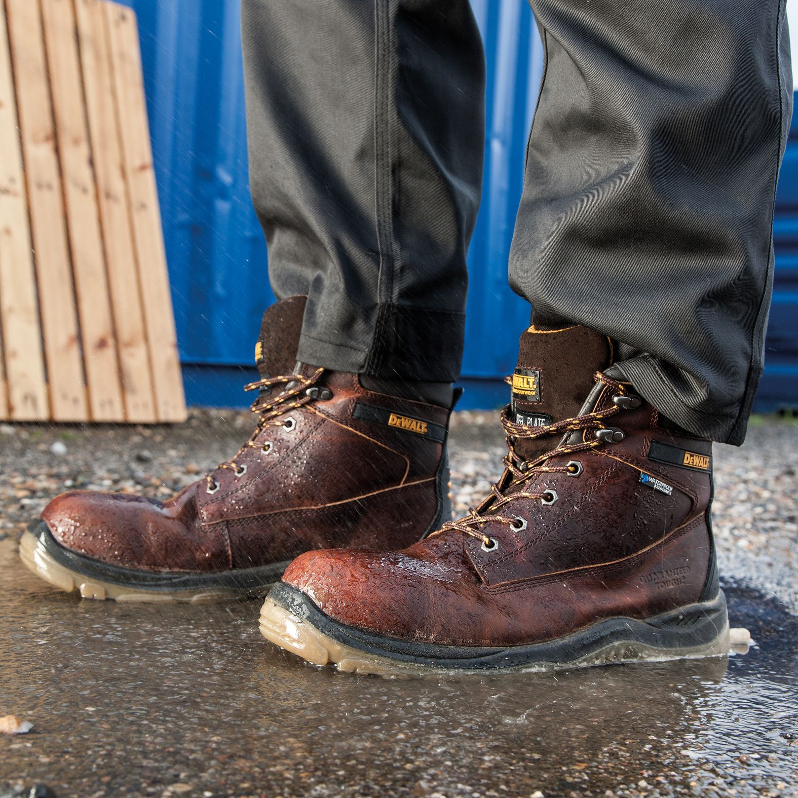 dewalt boots b&q