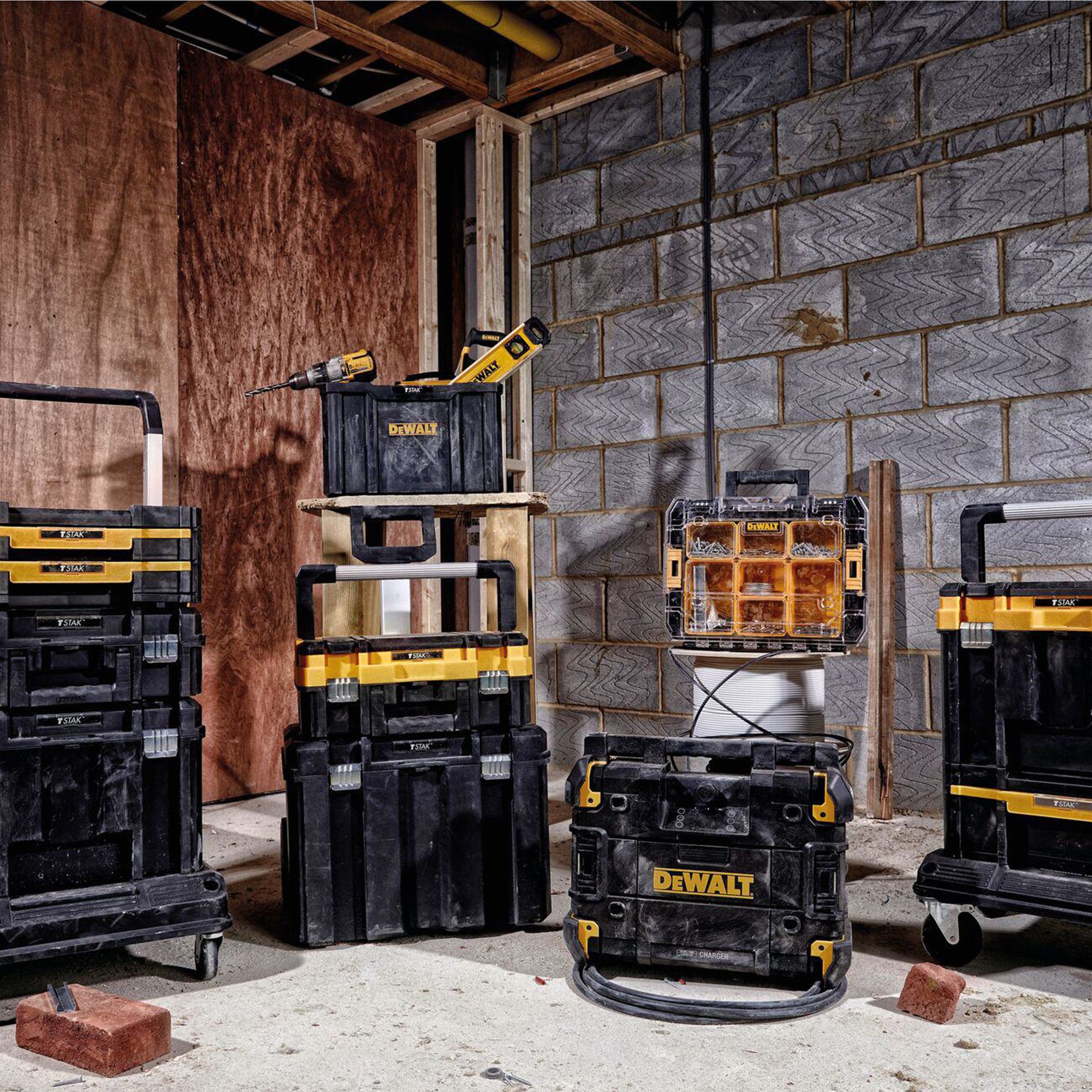 B&q on sale dewalt box