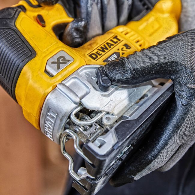 DeWalt 18V Xr Brushless Top Handle Jigsaw with 2 x 5.0AH Batteries DCS334P2-GB - 17