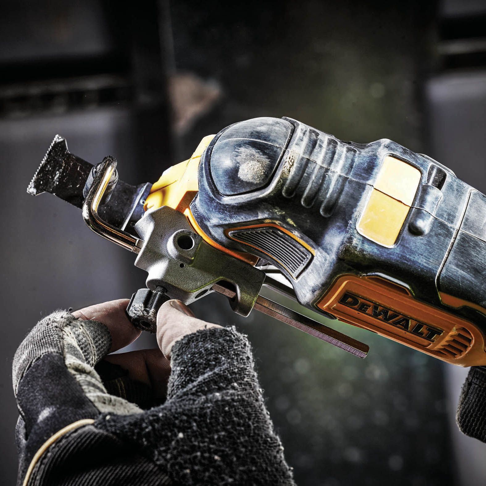 DeWalt 18V Xr Brushless Oscillating Tool 2AH Including T-stak with 35 Accs - 8
