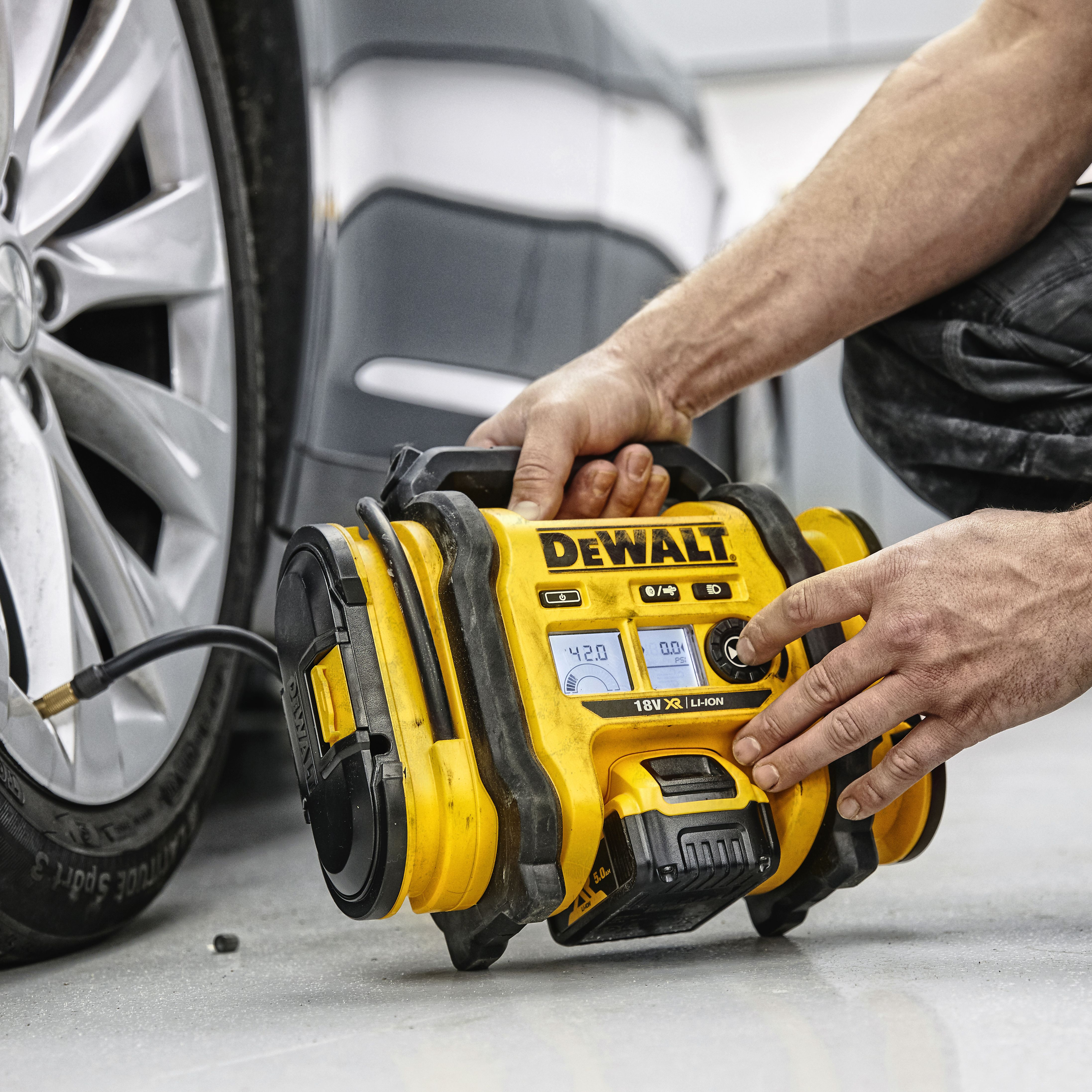 DeWalt XR 18V Cordless Tyre inflator (Bare Tool) - DCC018N-XJ