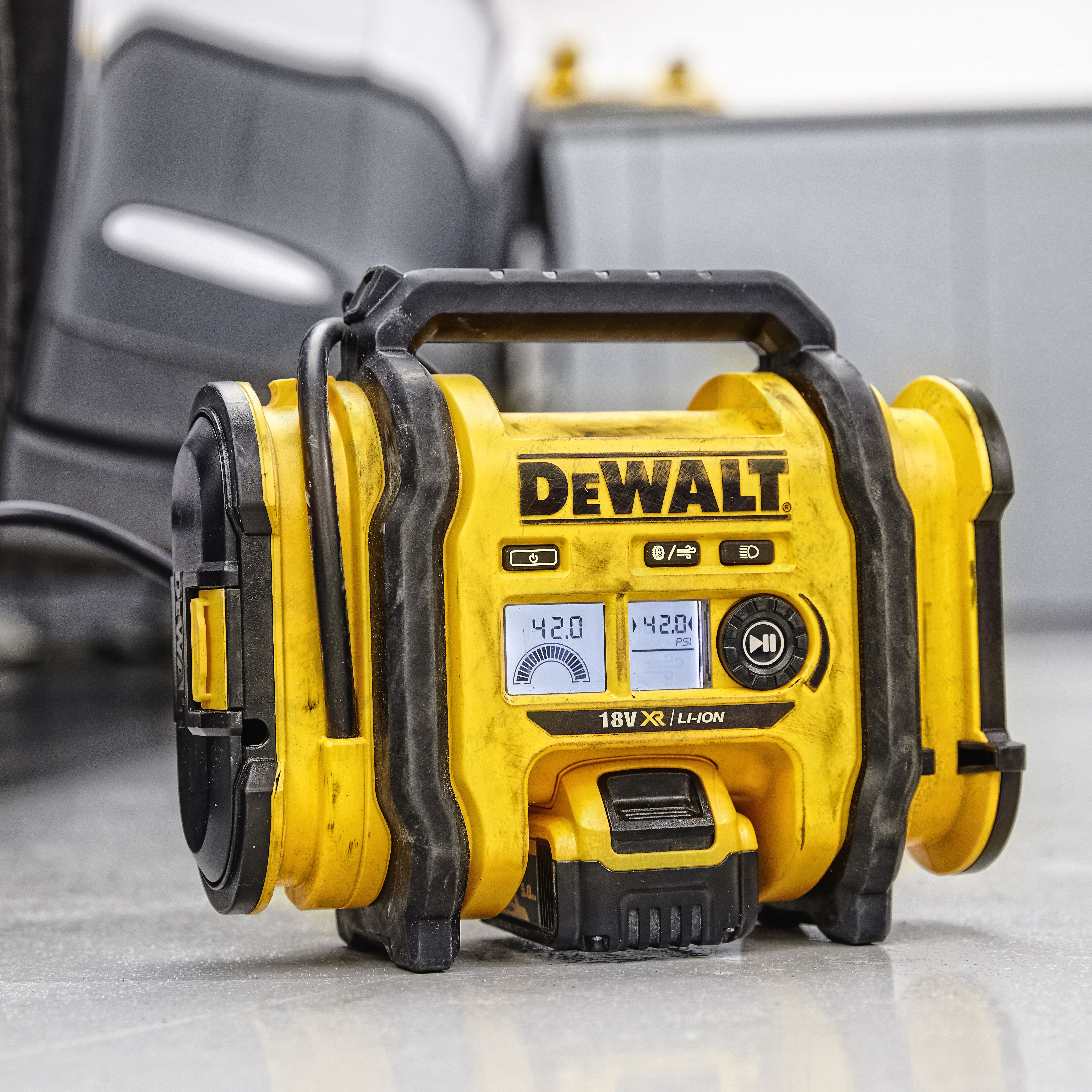DeWalt XR 18V Cordless Tyre inflator (Bare Tool) - DCC018N-XJ