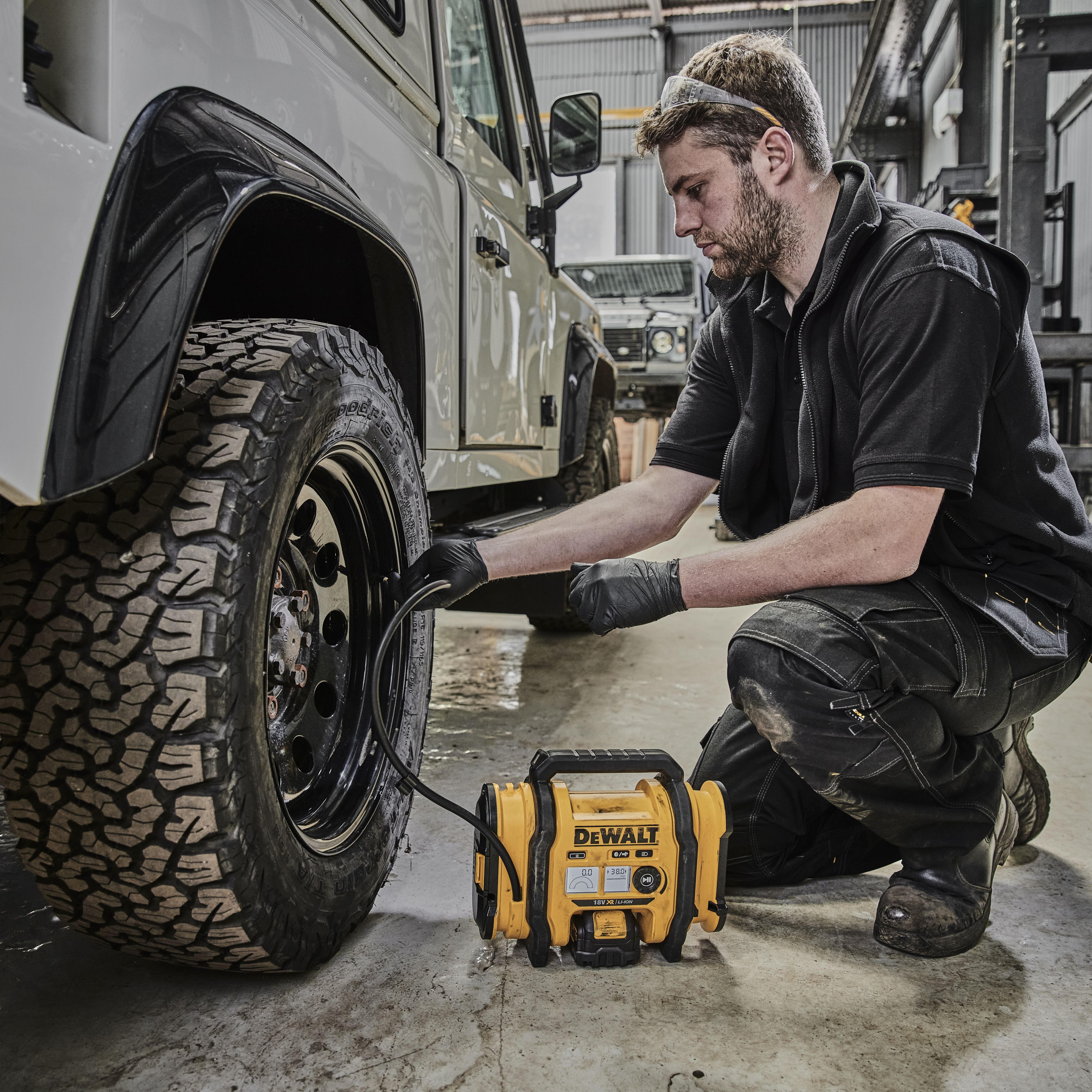 DeWalt XR 18V Cordless Tyre inflator (Bare Tool) - DCC018N-XJ